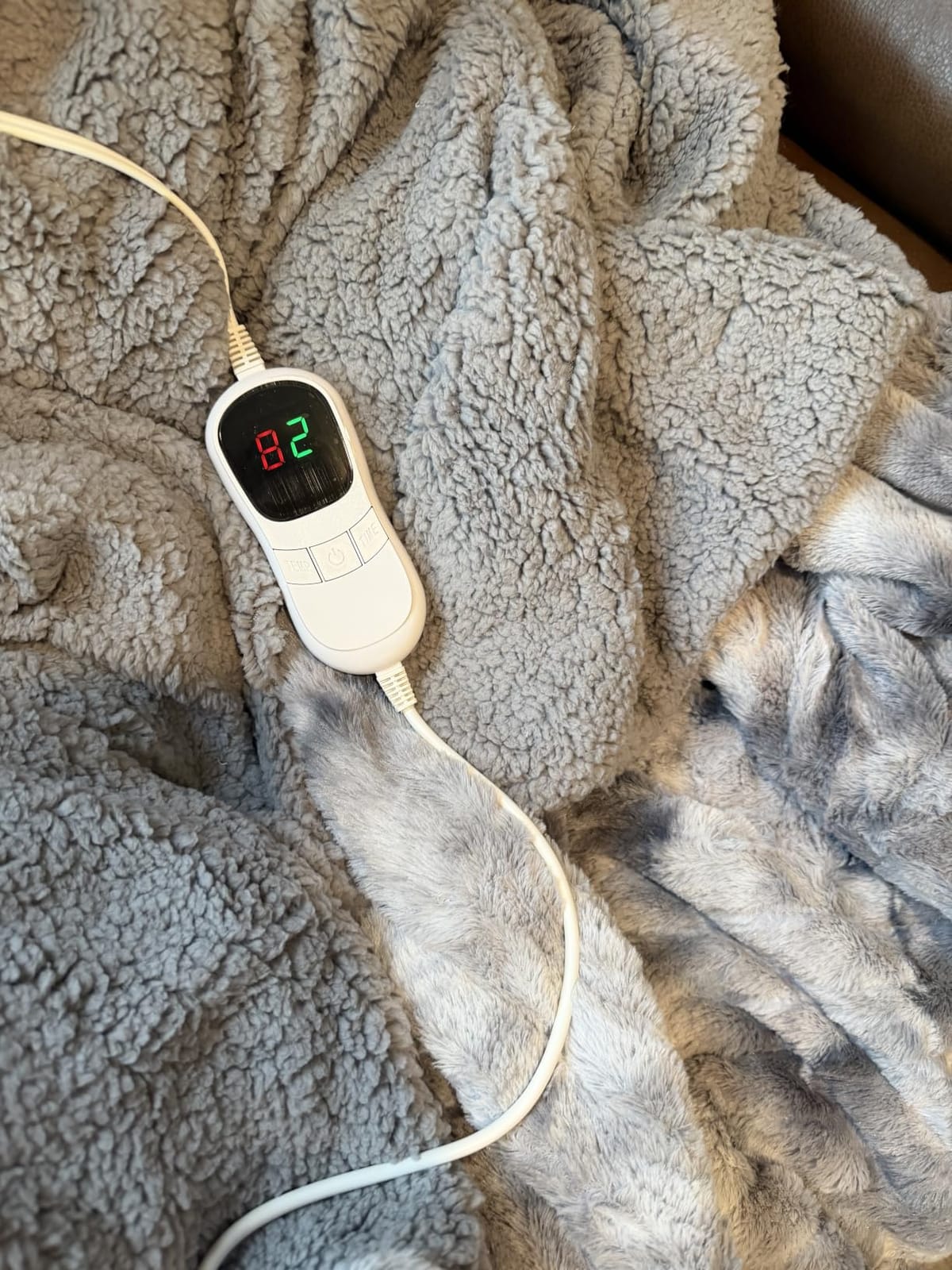 Homemate Heated Blanket Electric Heating Throw 50x60 Plush Faux Fur Sherpa | ETL Certified 2/4/6/8H Auto-Off 10 Heat Levels Overheat Protection Machine Washable, For Cold AC Office Room Cold Sleeper Gift customer photo 2