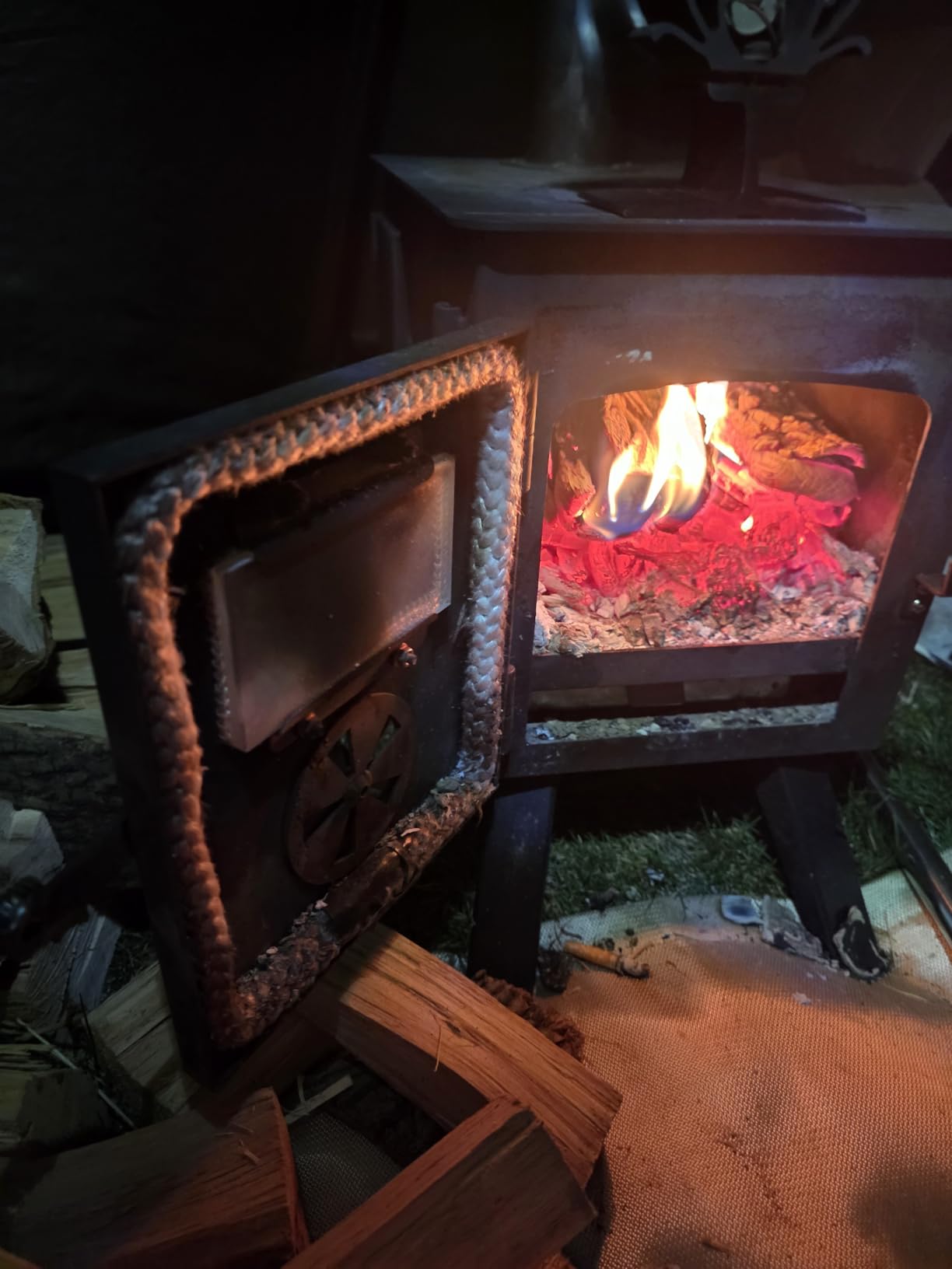 VEVOR Camping Wood Stove Alloy Steel Camping Tent Stove, Portable Wood Burning Stove with Chimney Pipes & Gloves, 1400in³ Firebox Hot Tent Stove for Outdoor Cooking and Heating with 8 Pipes customer photo 2