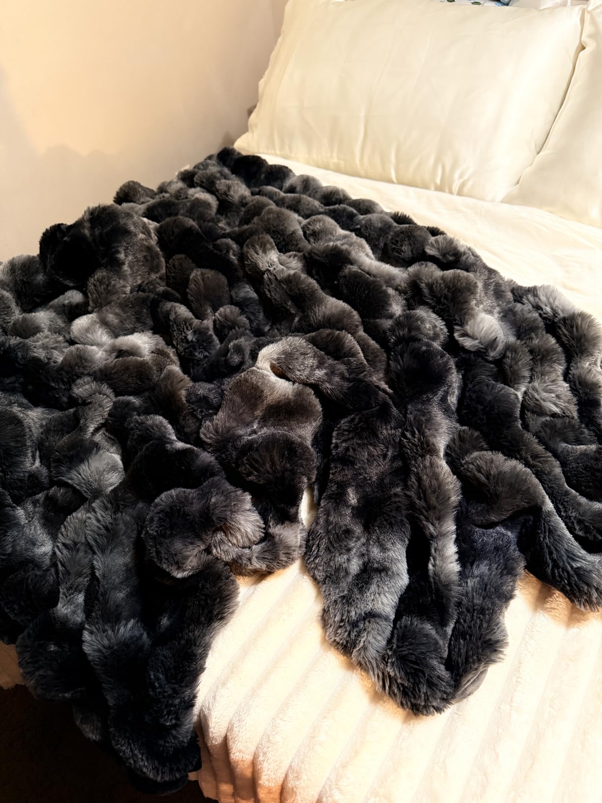 EverGrace Faux Rabbit Fur Bubble Throw Blanket, 50