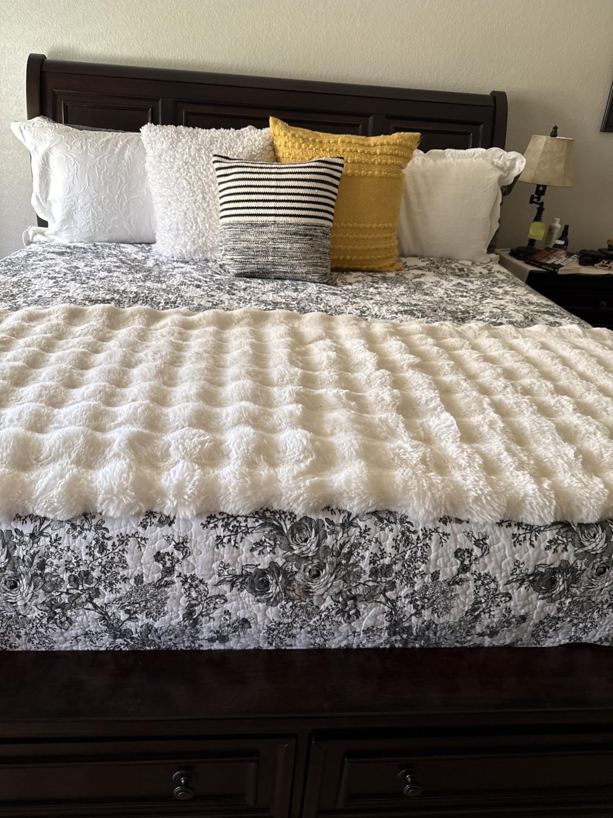 EverGrace Faux Rabbit Fur Bubble Throw Blanket, 50