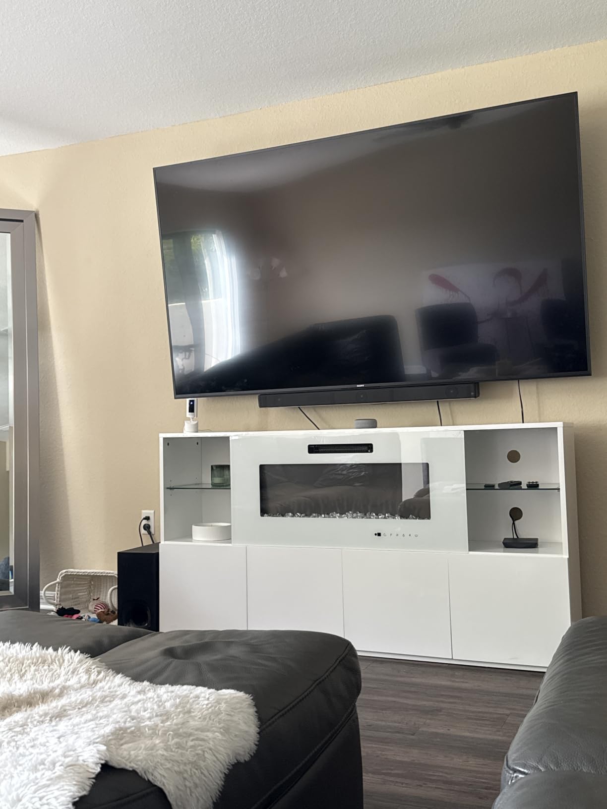 Ring Pan-Tilt Indoor Cam (newest model), See all around your home or business with 360° pan coverage, HD video, plus Two-Way Talk, White customer photo 2