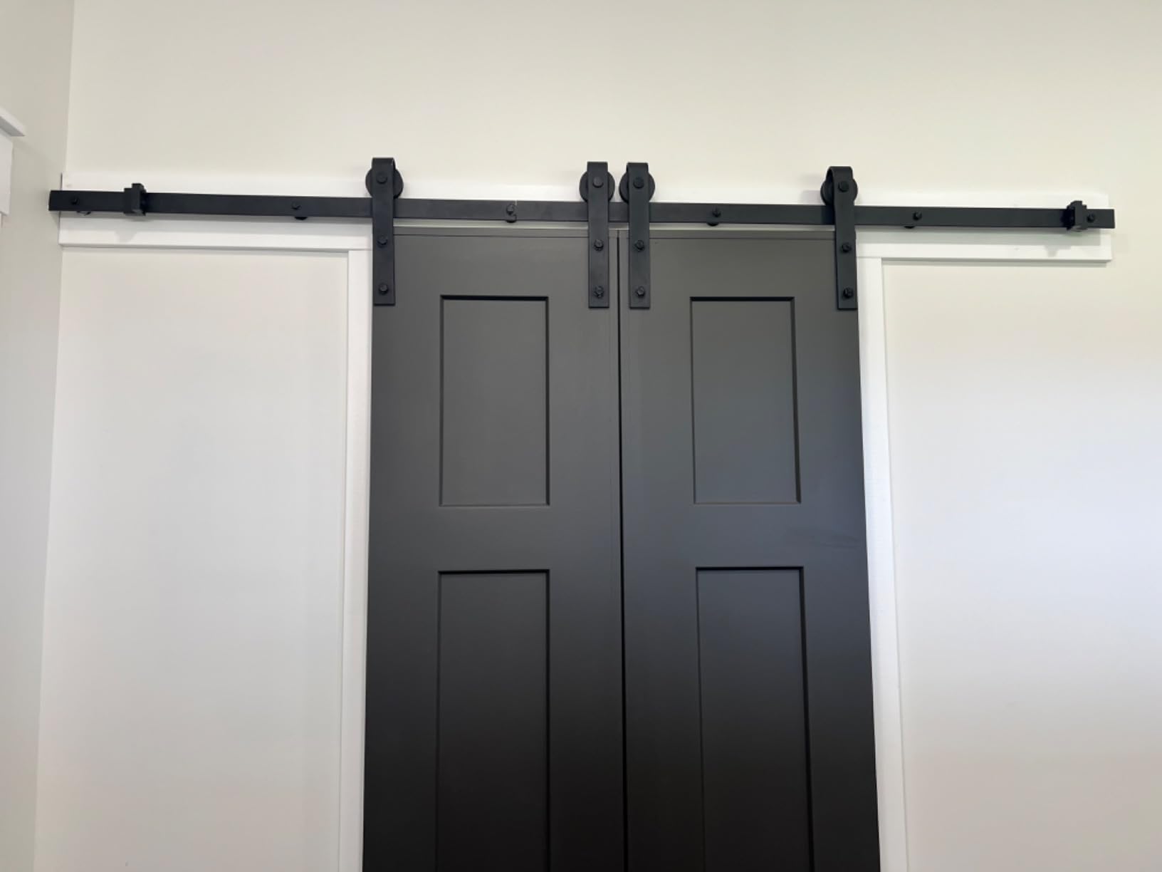 VEVOR 8FT Sliding Barn Door Hardware Kit - 330LBS Heavy Duty Double Door Track, Smooth & Silent Pulley System, Fits 2 Door Panels (3.7-4.3FT Total Wide, 1.3