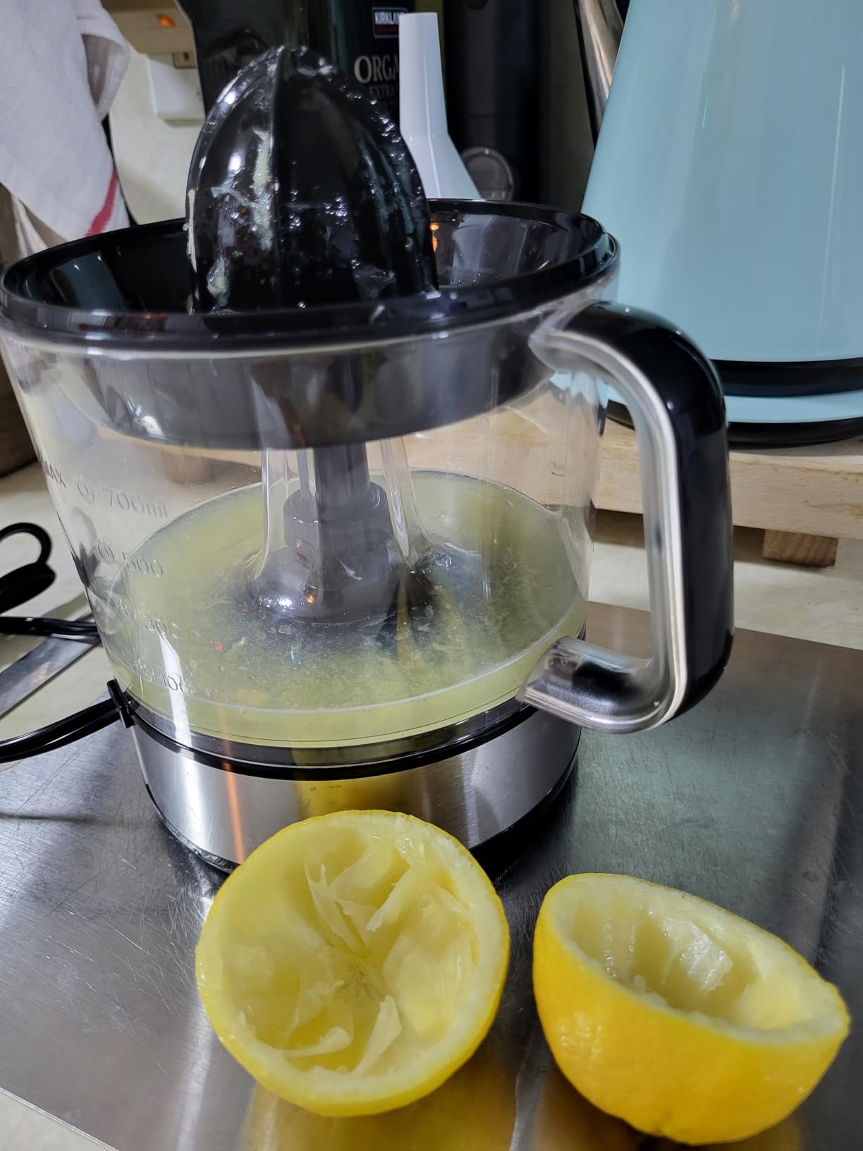Elite Gourmet ETS623 Electric Citrus Juicer, 24 oz, Black/Stainless Steel | BPA-Free 40-Watt motor, compact large-volume pulp control - juices oranges, lemons, limes & grapefruits, easy-pour spout customer photo 1