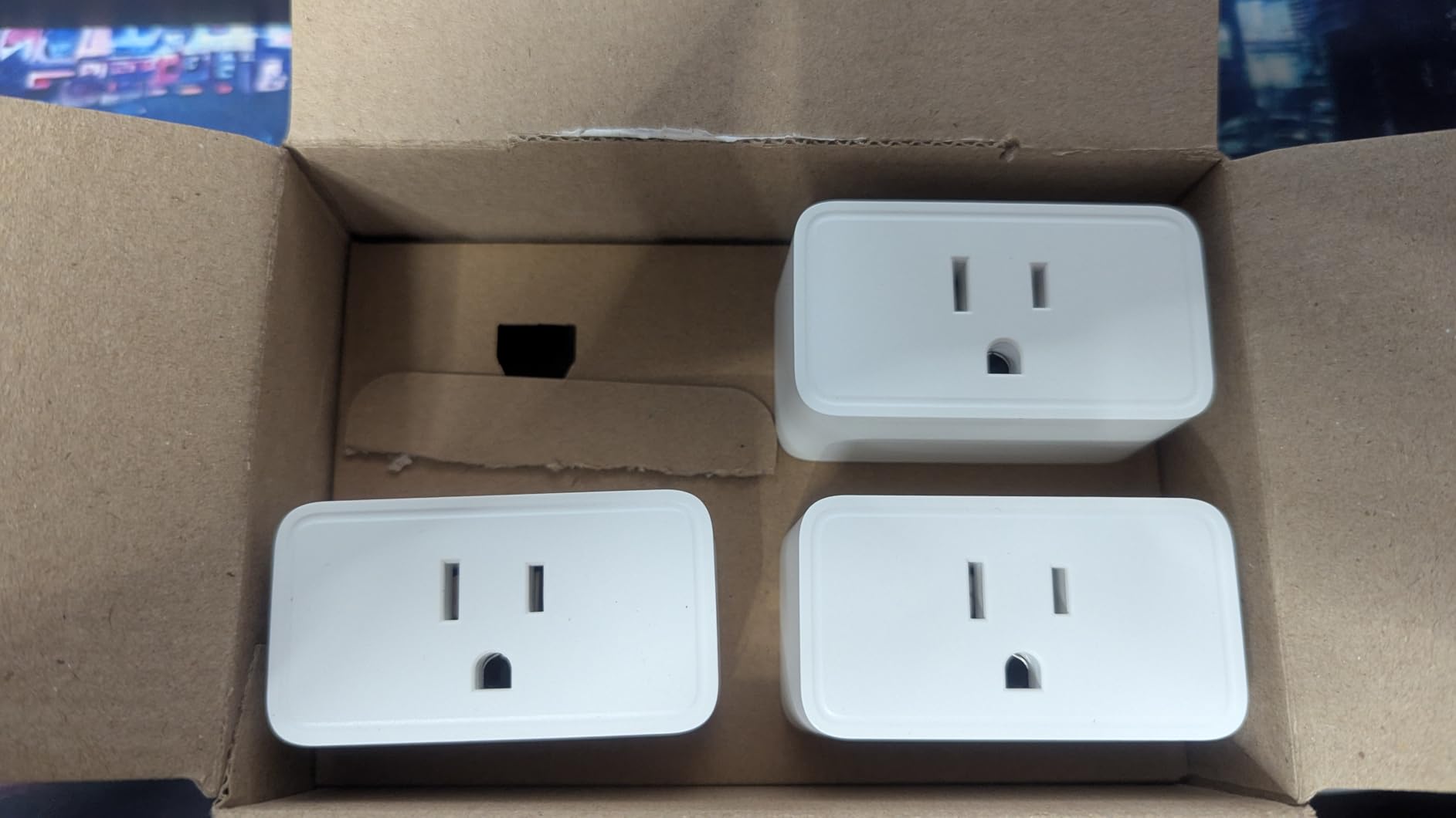 Amazon Basics Smart Plug, Works with Alexa Only, Voice Control, Remote APP Control, Schedule, Compact Design, Versatile, 2.4 GHz Wi-Fi, No Hub Required, 4-Pack, White customer photo 1