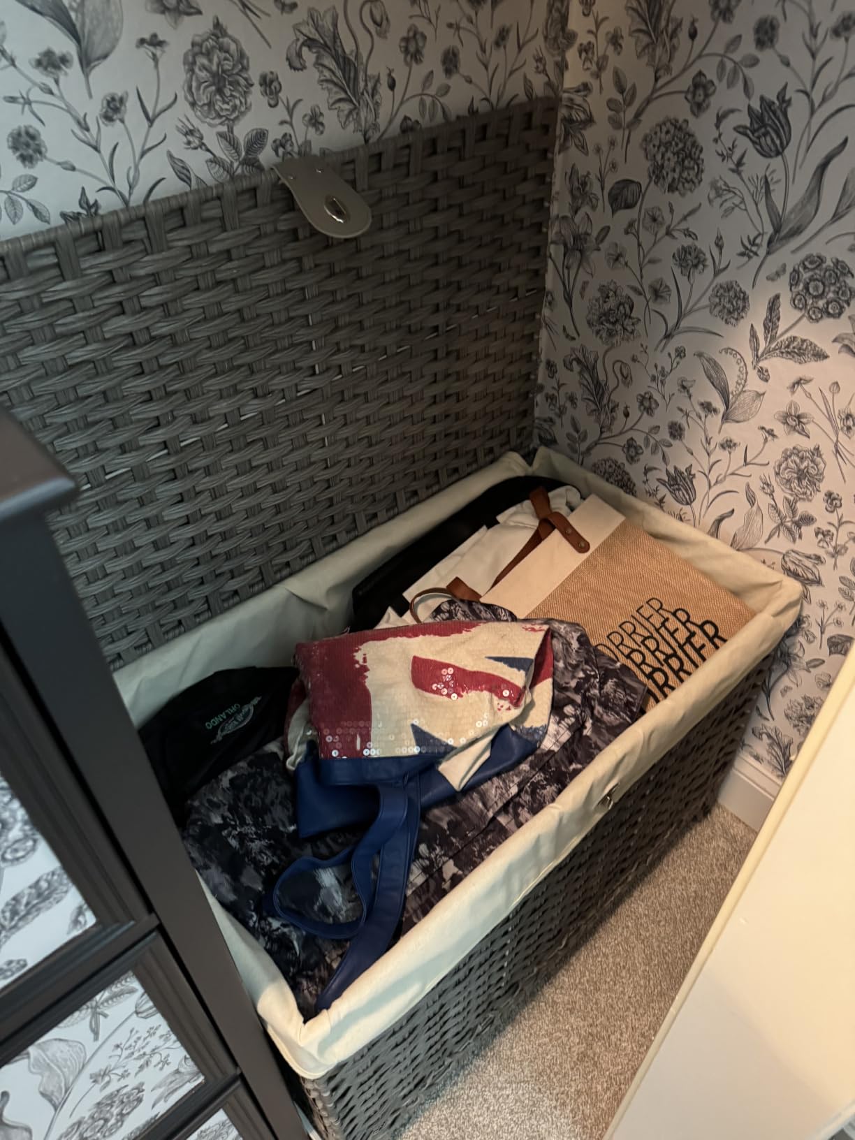 Wicker Storage Basket with Lid, 160L Shelf Basket with Removable Liner Bag | Rattan-Inspired Woven Design, Elevated Feet, Storage Trunk for Wardrobe, Bedroom & Home Organization customer photo 1