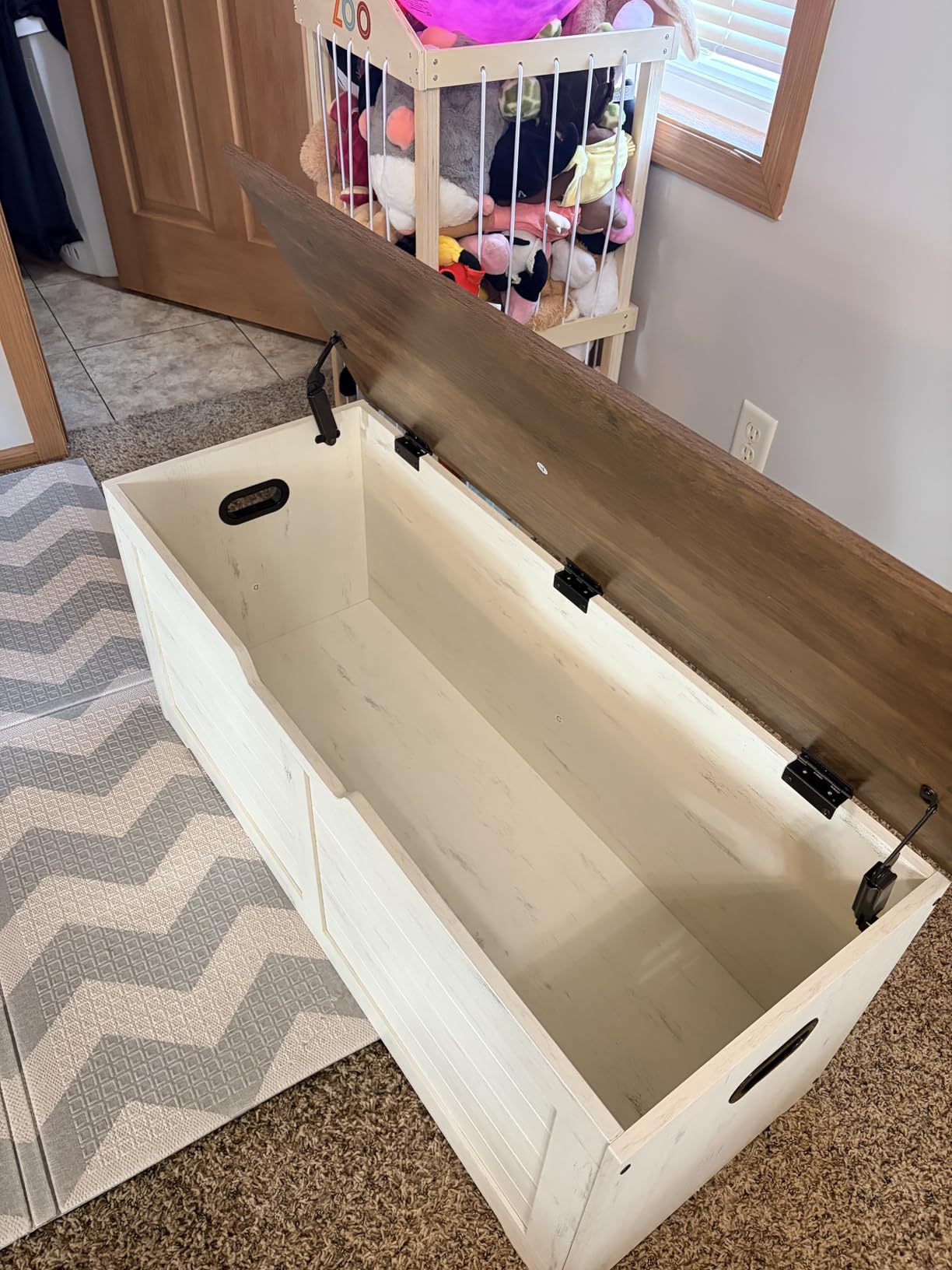 VASAGLE Storage Chest, 39.4 Inches Width Bench with 2 Safety Hinges | Farmhouse Style, for Entryway, Bedroom, Living Room, Honey Brown, SOFIE Collection ULSB061K01 customer photo 1