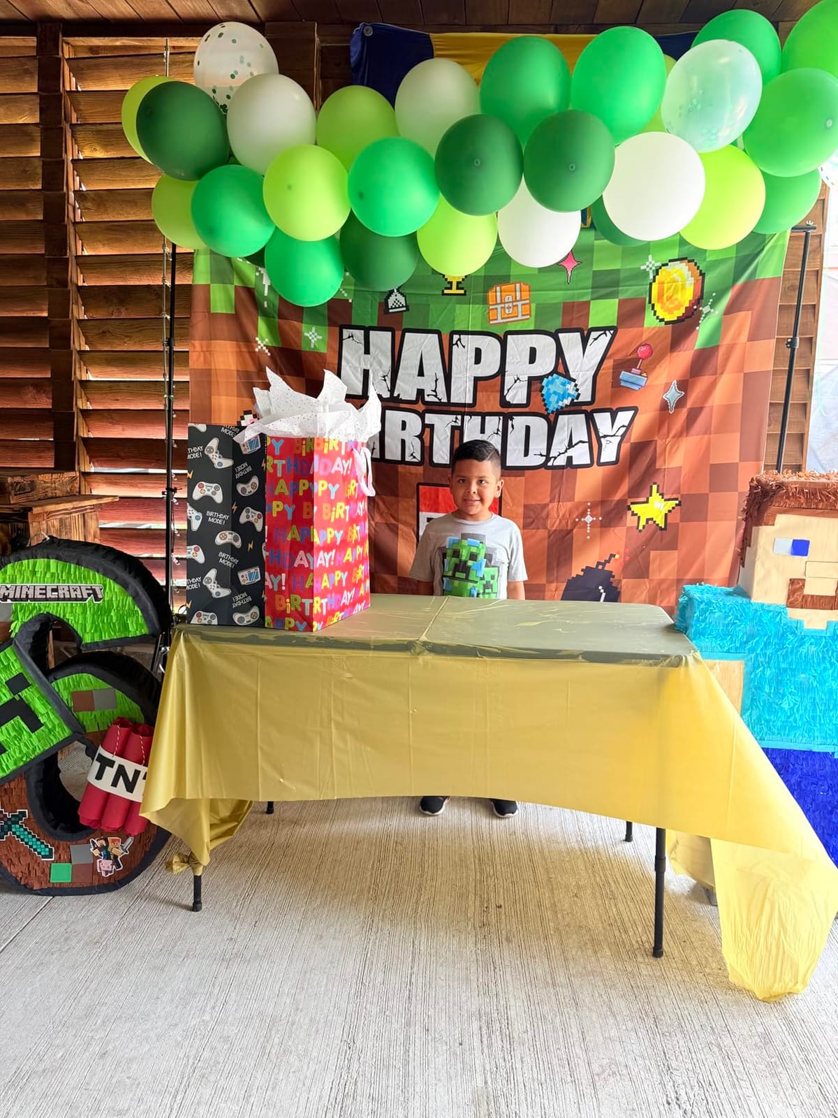 Green Balloons Dark Green Balloon Set, 50 Pcs 12 inch Different Shades Emerald Green Lime Green Confetti Latex Balloons For Jungle Safari Party Supplies St. Patrick's Day Decoration customer photo 2