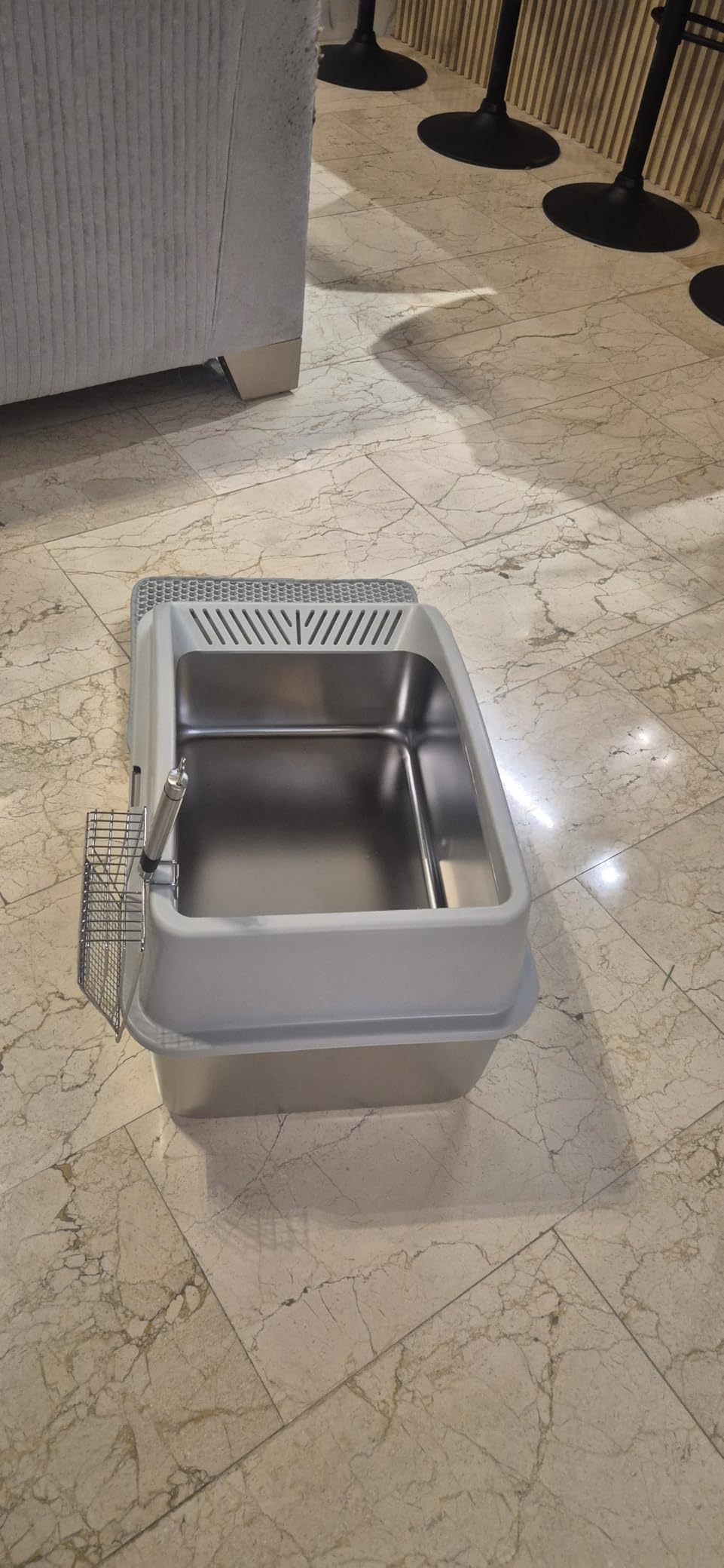 AIPERRO Stainless Steel Litter Box | XL Enclosed Cat Litter Boxes with Lid | High Sided Metal Litter Box for Big Cats | Anti-Urine Leakage | Non-Stick & Easy to Clean | Includes Litter Mat & Metal Scoop customer photo 2