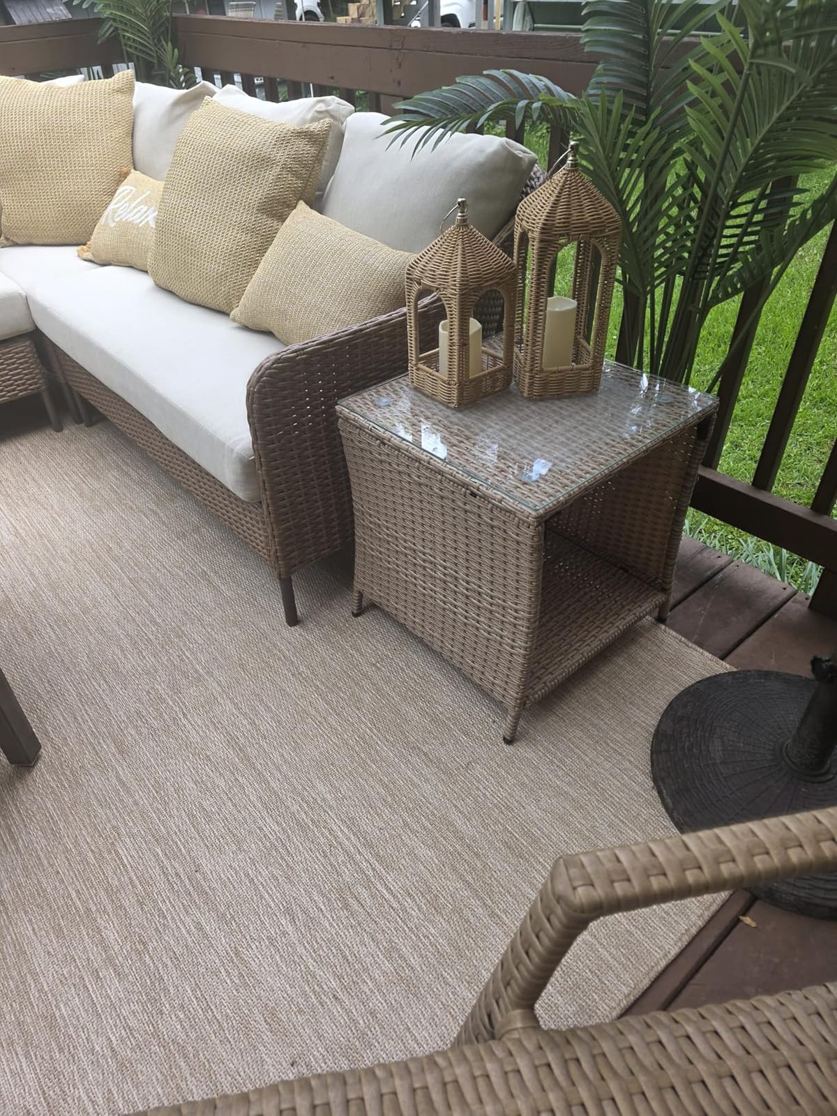VINGLI Outdoor Wicker Side Table Patio Side Tables for Outside, Tempered Glass Top Wicker Table with Storage End Table for Balcony Porch Deck (Brown) customer photo 1