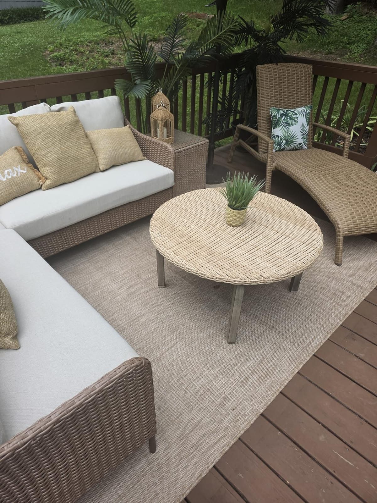 VINGLI Outdoor Wicker Side Table Patio Side Tables for Outside, Tempered Glass Top Wicker Table with Storage End Table for Balcony Porch Deck (Brown) customer photo 2