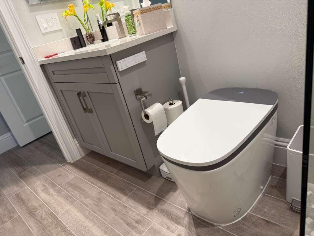 WOODBRIDGE Smart Toilet with 1000g MaP Flush Score and Foam Shield (B0930S), Auto Open/Close, ADA Comfort Height, Auto Dual Flush, Moving Air Dryer, Foot Sensor and Blackout Flush, Heated Seat customer photo 1