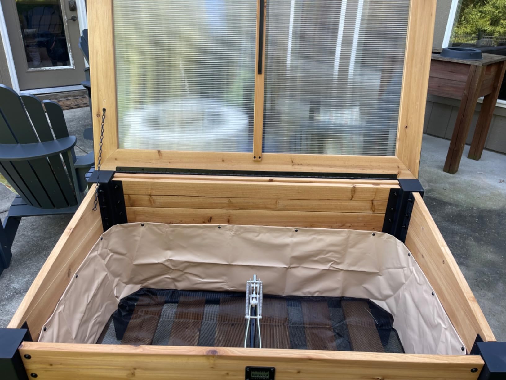 Backyard Discovery Aggie 4' x 2' Cedar Wood Cold Frame Portable Mini Greenhouse, Raised Garden Planter with Temperature-Activated Polycarbonate Lid, Mesh Drainage for Year-Round Outdoor Gardening customer photo 2