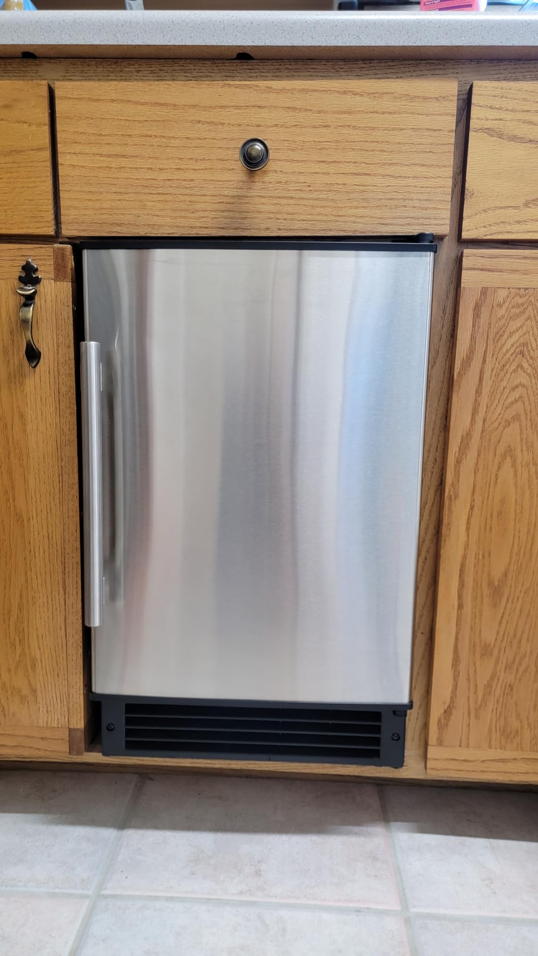 EdgeStar 15 Inch 15 Lb/Day Built-In Ice Maker 12 Lb Bin - No Drain Required | 15 Lb Daily Crescent Shaped Ice Production, Stainless Steel customer photo 1