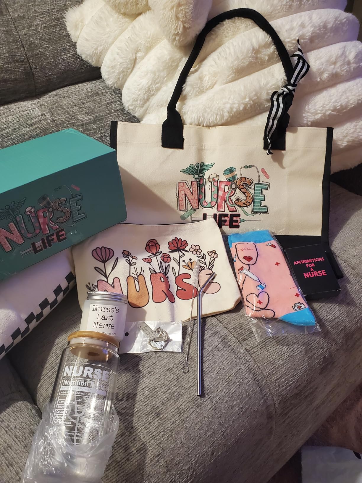 DOGMEM Nurse Gifts Nurse Appreciation Gift Set for Women | Nurses Week Gifts Birthday Gift for Nurses Gifts, Nursing Student with Canvas Bag Socks Affirmations Cards 16 Oz Can Glass customer photo 1
