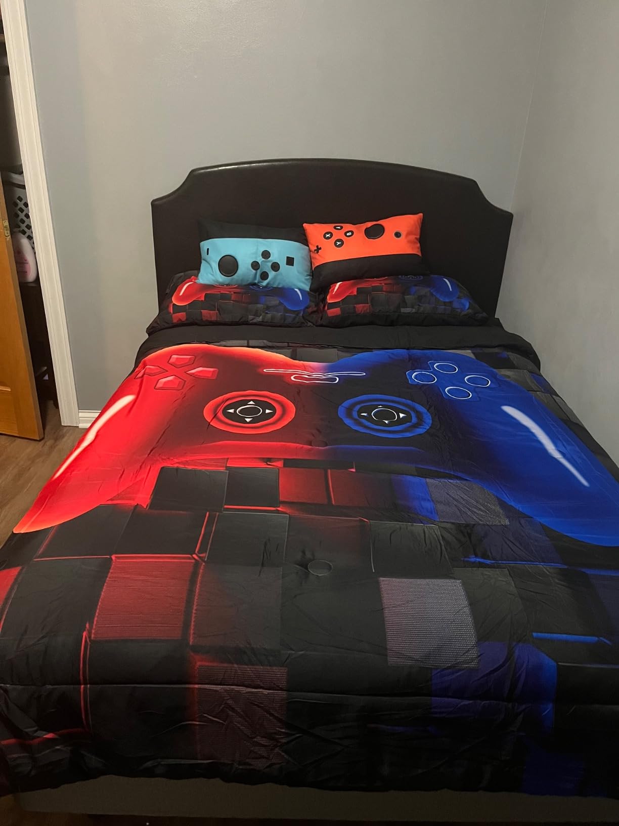PERFEMET Twin Size Bed in A Bag 6 Pieces Gaming Bedding Set for Boys Blue Gamer Comforter with Sheet Set for Kids Teen Cool Video Game Black Quilt Bedding Set(Blue, Twin) customer photo 2