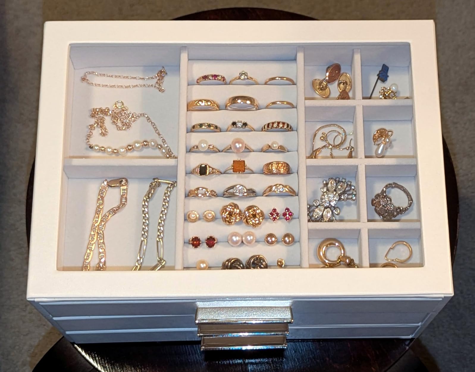 VLANDO 4 Layer Jewelry Box for Women, Glass Lid Jewelry Organizer with 4 Drawers for Necklaces Rings Earrings Bracelets - Cloud White customer photo 1