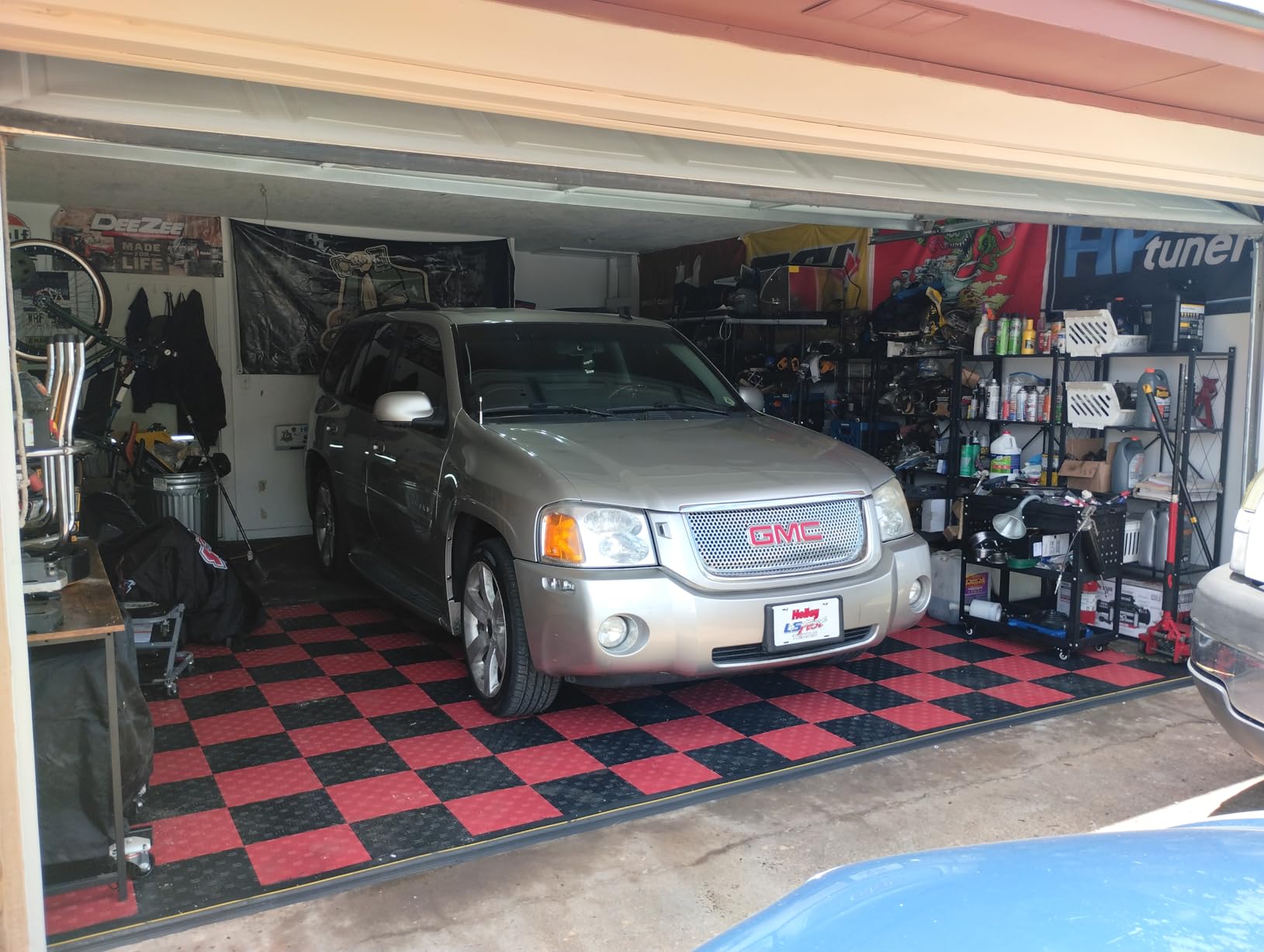 VEVOR Garage Floor Tiles 12 x 12 x 0.53 inch, Interlocking Design Ease of Installation Double-Sided Texture Non-Slip Sturdiness, for Garages, Basements, Repair Shops, Black, 50 Pack customer photo 1