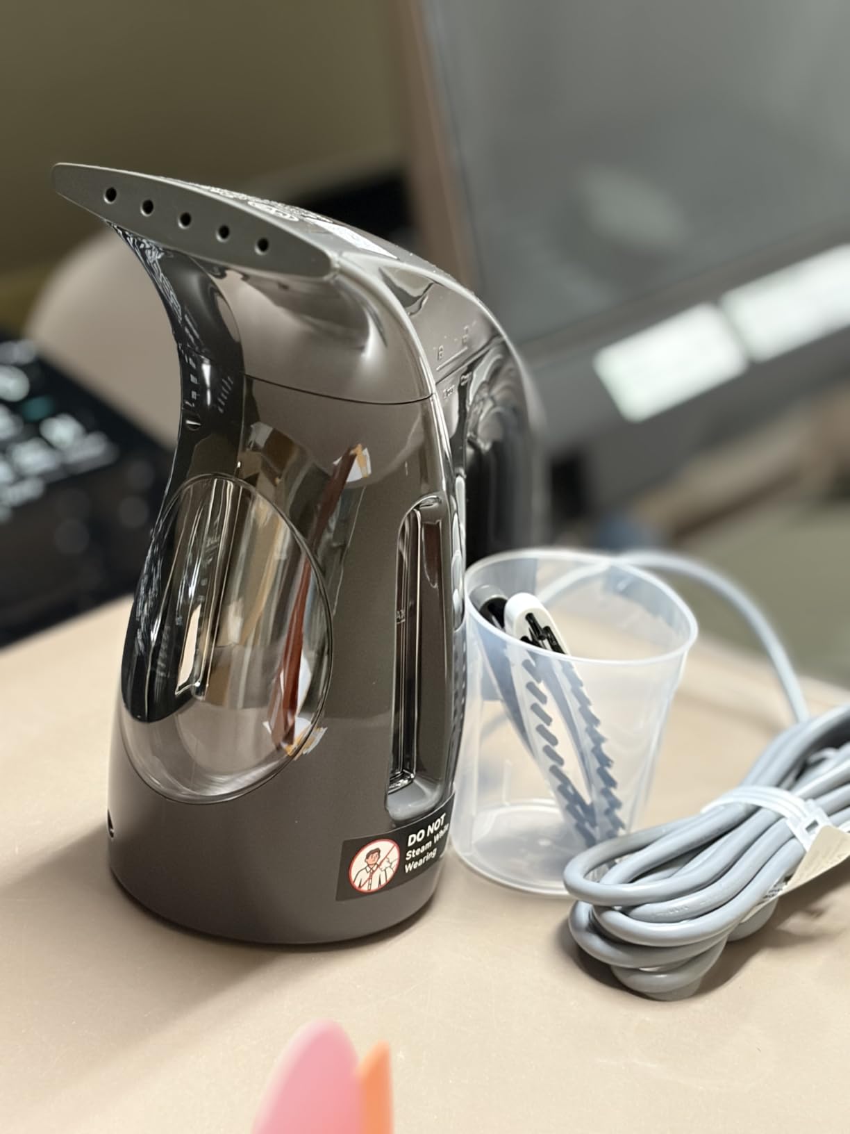 HiLIFE Steamer for Clothes, Portable Handheld Design, 240ml Big Capacity, 700W, Strong Penetrating Steam, Removes Wrinkle, for Home, Office(ONLY FOR 120V)-Black customer photo 1