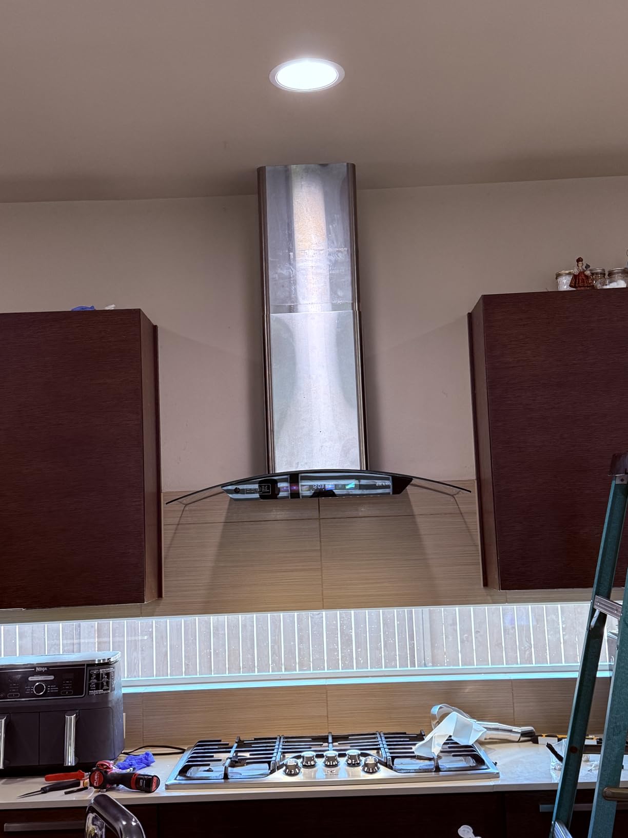 36 inch Wall Mount Range Hood Tempered Glass 900 CFM, Voice/Gesture/Touch Control, Stainless Steel Kitchen Hood Vent with 4 Speed Exhaust Fan, Adjustable Lights, Memory Mode customer photo 2