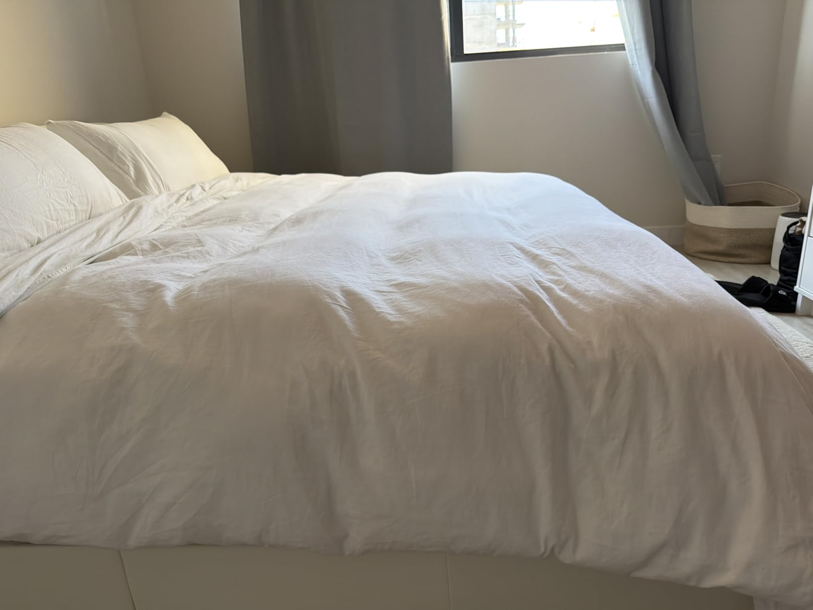 Hotel Grand White Goose Down Fiber Comforter Queen, Extra Warmth Fluffy Goose Down Fiber Winter Duvet Insert Queen, Hotel Collection Hypoallergenic Bedding Comforter for Cold Weather 55oz, 90