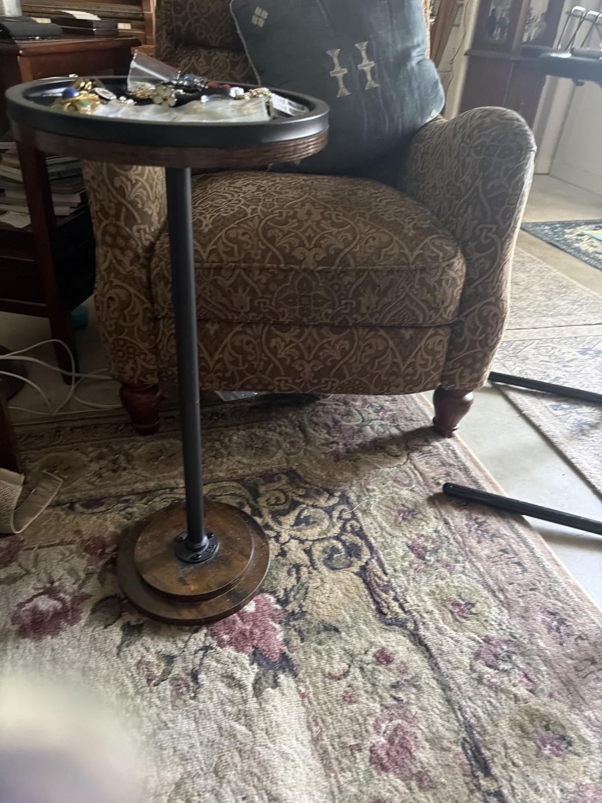 HOOBRO Small Round Side Table, Drink Table, Coffee Martini Table with Pedestal Accent for Small Spaces in Living Room, Bedroom, Sofa Couch, Rustic Brown BF168BZ01 customer photo 1
