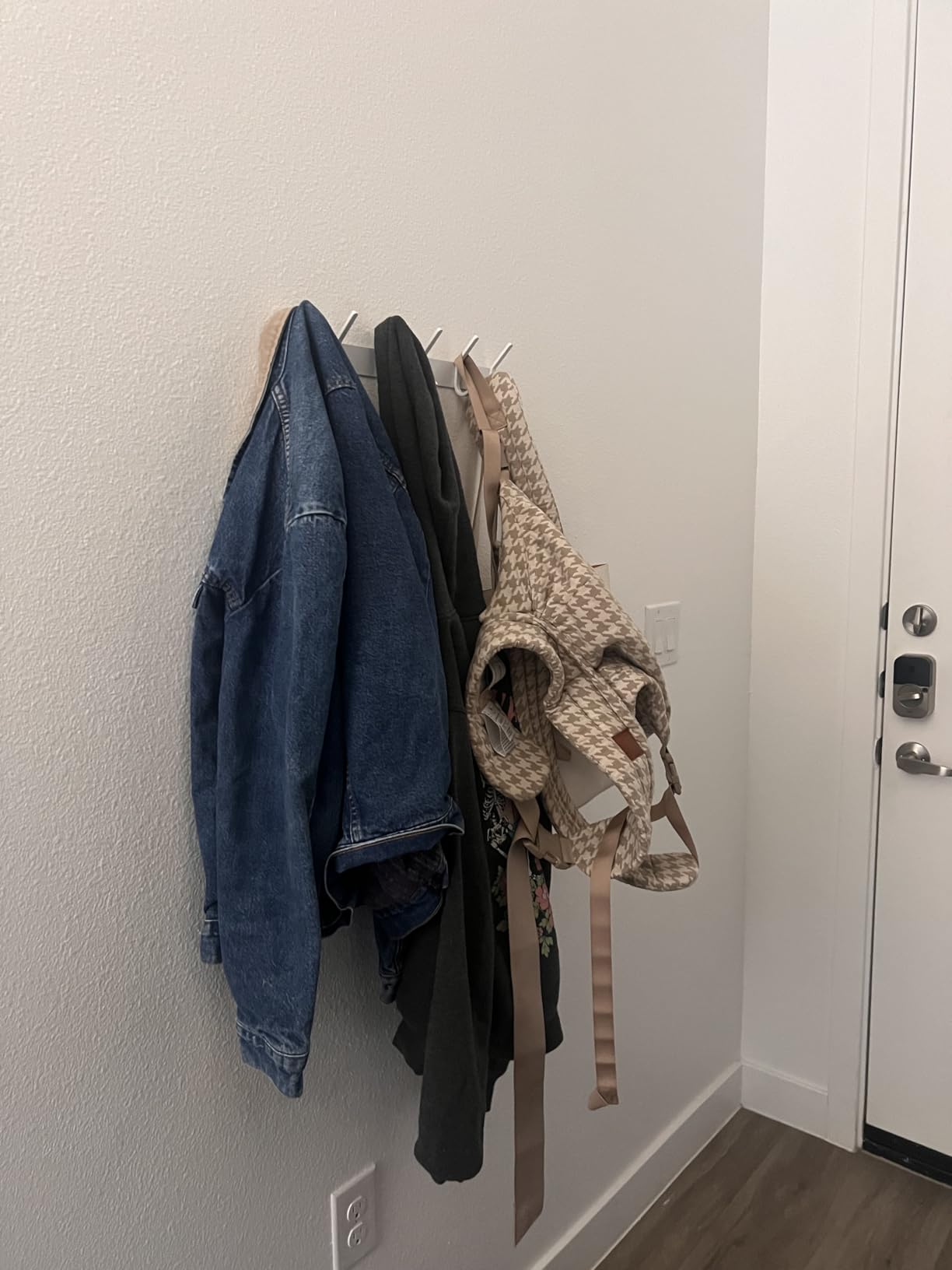 Coat Rack Wall Mount Hooks - 15 Inch White Metal 6-Hook Rack(1 Pack) | Modern Kids Room, Entryway & Bathroom Hanger for Towels, Coats, Purses, Bags customer photo 1