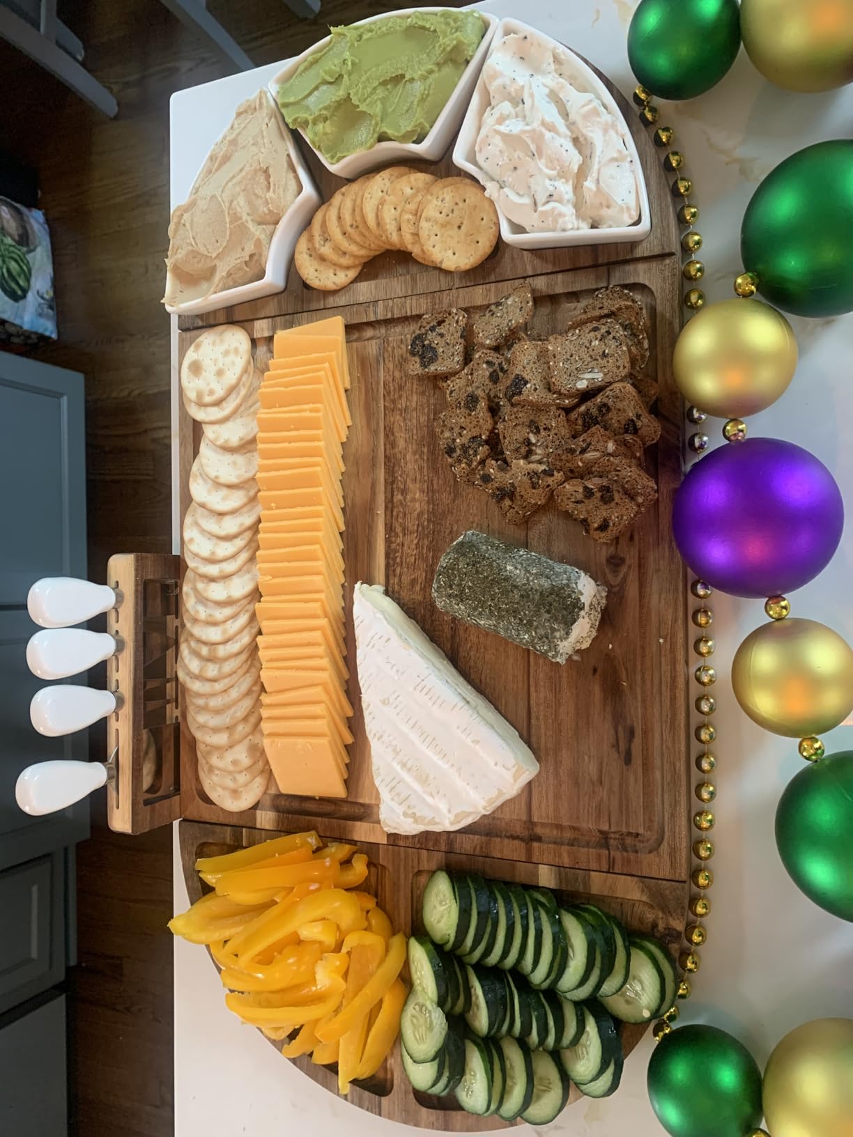 Elite Snacker Large Charcuterie Board Set, Acacia Wood, Natural Oil Finish | Magnetic 3-Piece Acacia Wood Design, Reshapes Circle Square Heart, Expands 13 to 26 In, 4 Knives, 3 Dishes, Rich Oiled Grain customer photo 1