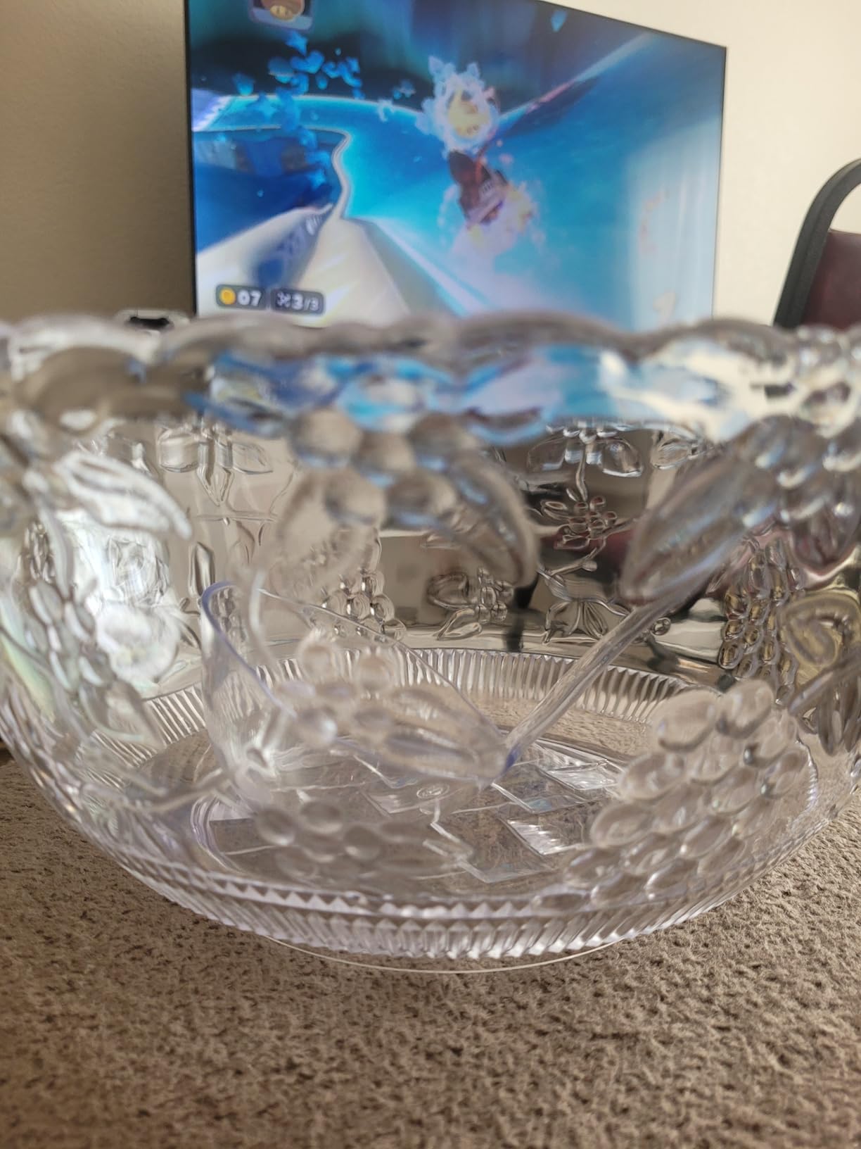 Stock Your Home Premium Plastic Punch Bowl with Ladle, Fancy Disposable Punch Bowls for Parties, Holidays, Schools, Halloween, and More, Quality Glass Like Appearance, Large Punch Bowl with Ladle Set customer photo 1