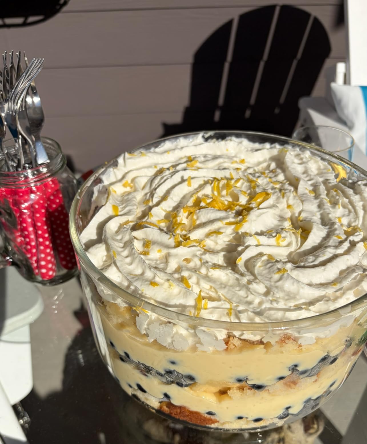LOVYANXUE 197 oz Large Glass Salad Bowl, 10 inch Trifle Bowl with Airtight Lid, Versatile Mixing and Serving Bowl for Salad, Cake, Dessert, Baking and Party Diy, Oven, Microwave & Dishwasher Safe customer photo 1