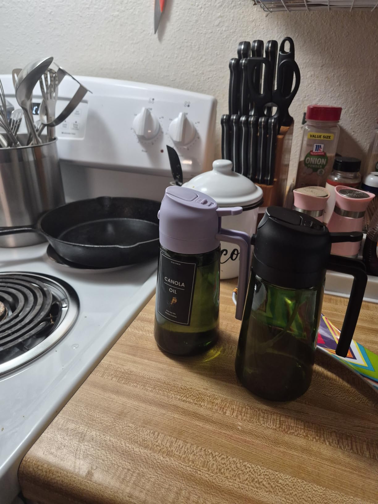 CXINYI - 16oz/470ml Olive Oil Dispenser for Kitchen with Stickers - 2 in 1 Olive Oil Sprayer for Cooking, Air Fryer, and Salad, Black&Green (Light-Proof Kitchen Gadget) customer photo 2