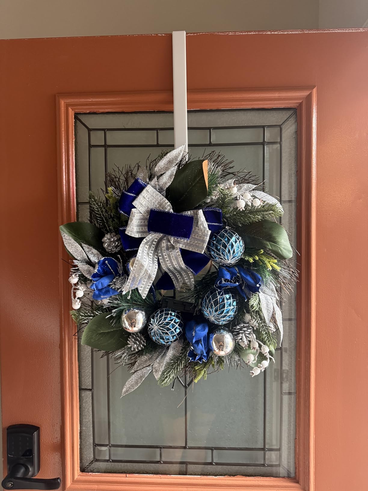 prelit Christmas Hoop Wreath with Lighted House, Farmhouse Winter Wreath with Lights, 16inch Silver White Christmas Wreath for Front Door, Winter Xmas Holiday Porch Decor, Modern Mantel Decoration Gift customer photo 1
