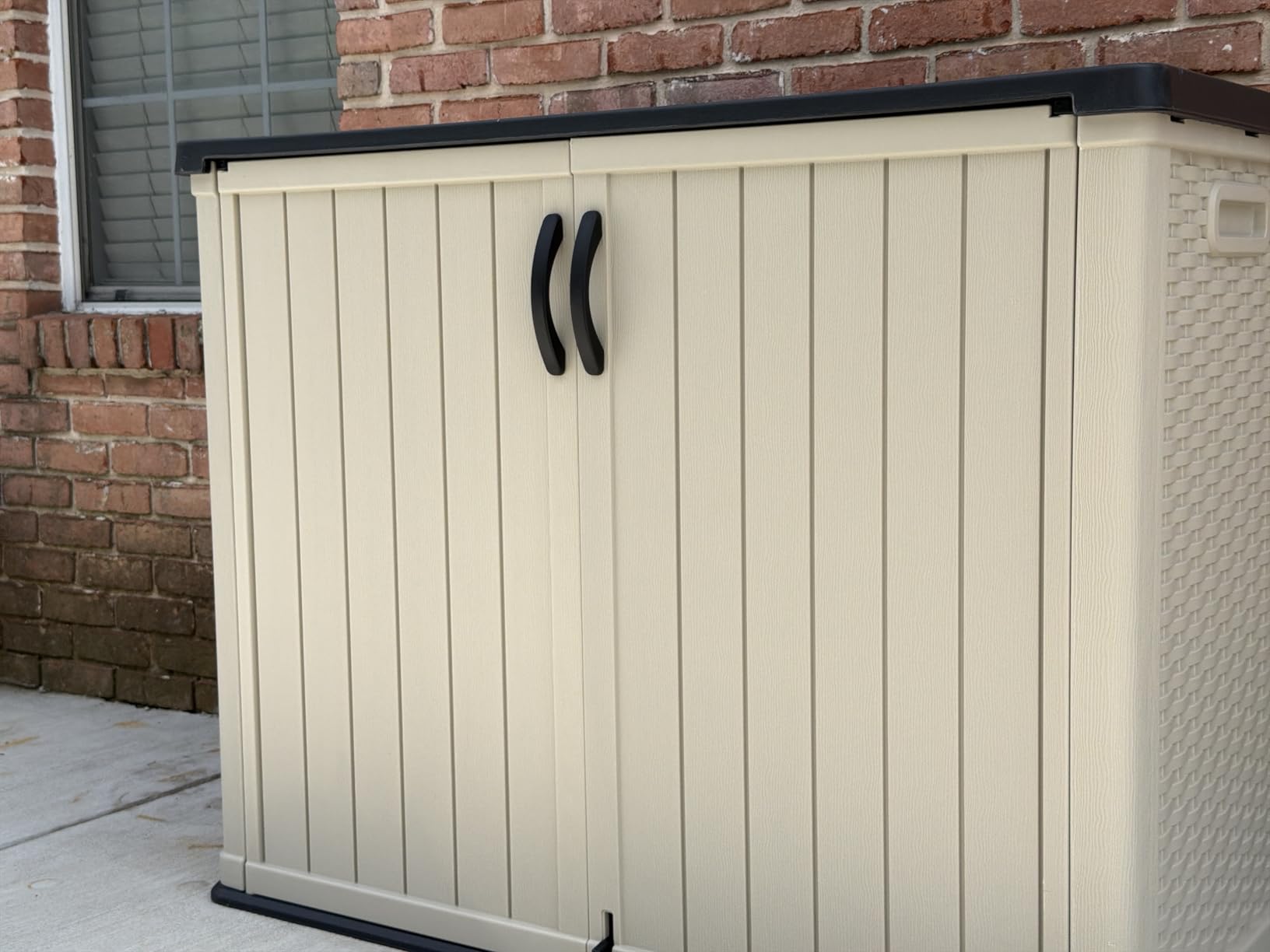 Devoko Outdoor Storage Cabinet 26 Cu Ft with Lockable Doors, Horizontal Storage Shed Waterproof Patio Tools Storage Box for Sofa Cushions, Gardening Tools and Accessories (White) customer photo 2