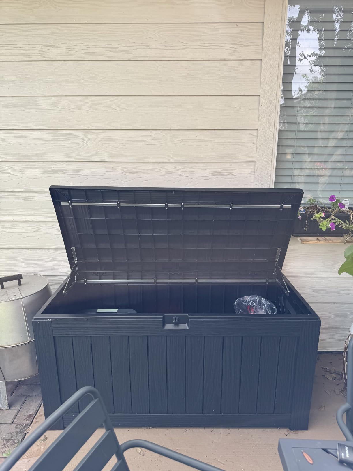 Devoko 120 Gallon Deck Box Resin Outdoor Storage Box Waterproof | Large Outdoor Storage Bench Lockable for Outside Patio customer photo 1