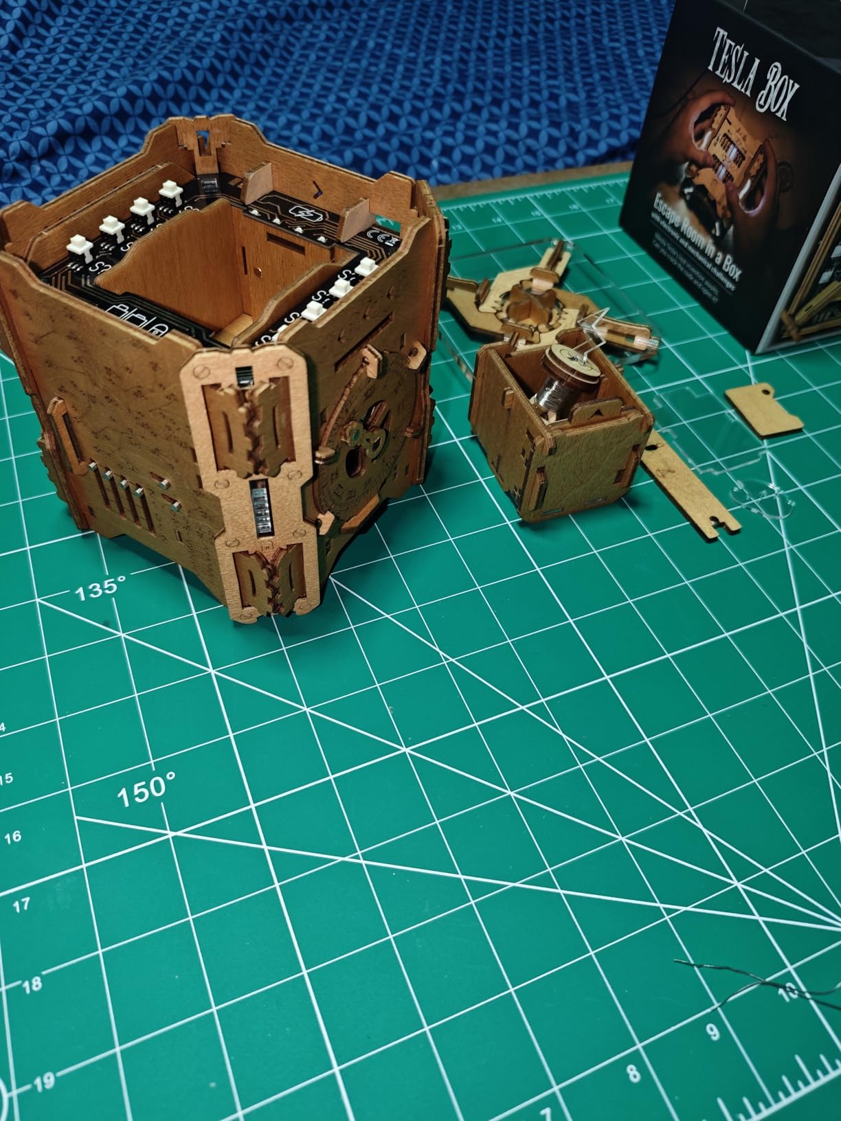 Puzzle Potato Tesla Box - Self-Powered Electronic Puzzle Box for Adults | 5+ hours of brain-teasing fun, 51 challenging steps, 12 aha moments. An escape room in a box with 38 hidden magnets customer photo 1