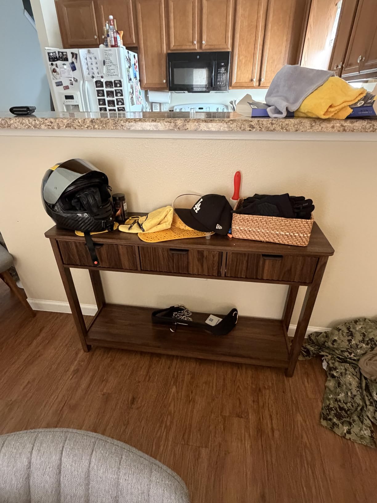 RUSTOWN Fluted Wood Console Table with 3 Drawers, 47.2