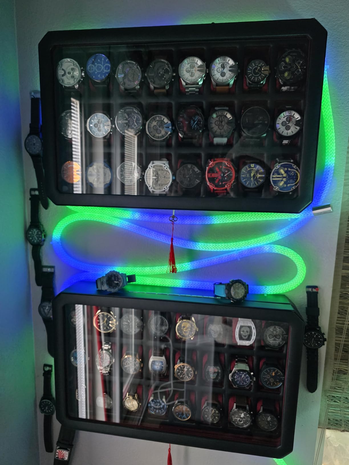 ROTHWELL 24 Slot Watch Case with Lock - Luxury Watch Box to Display and Organize Your Collection, Real Glass Top, Premium Storage for Collectors (Carbon) customer photo 2