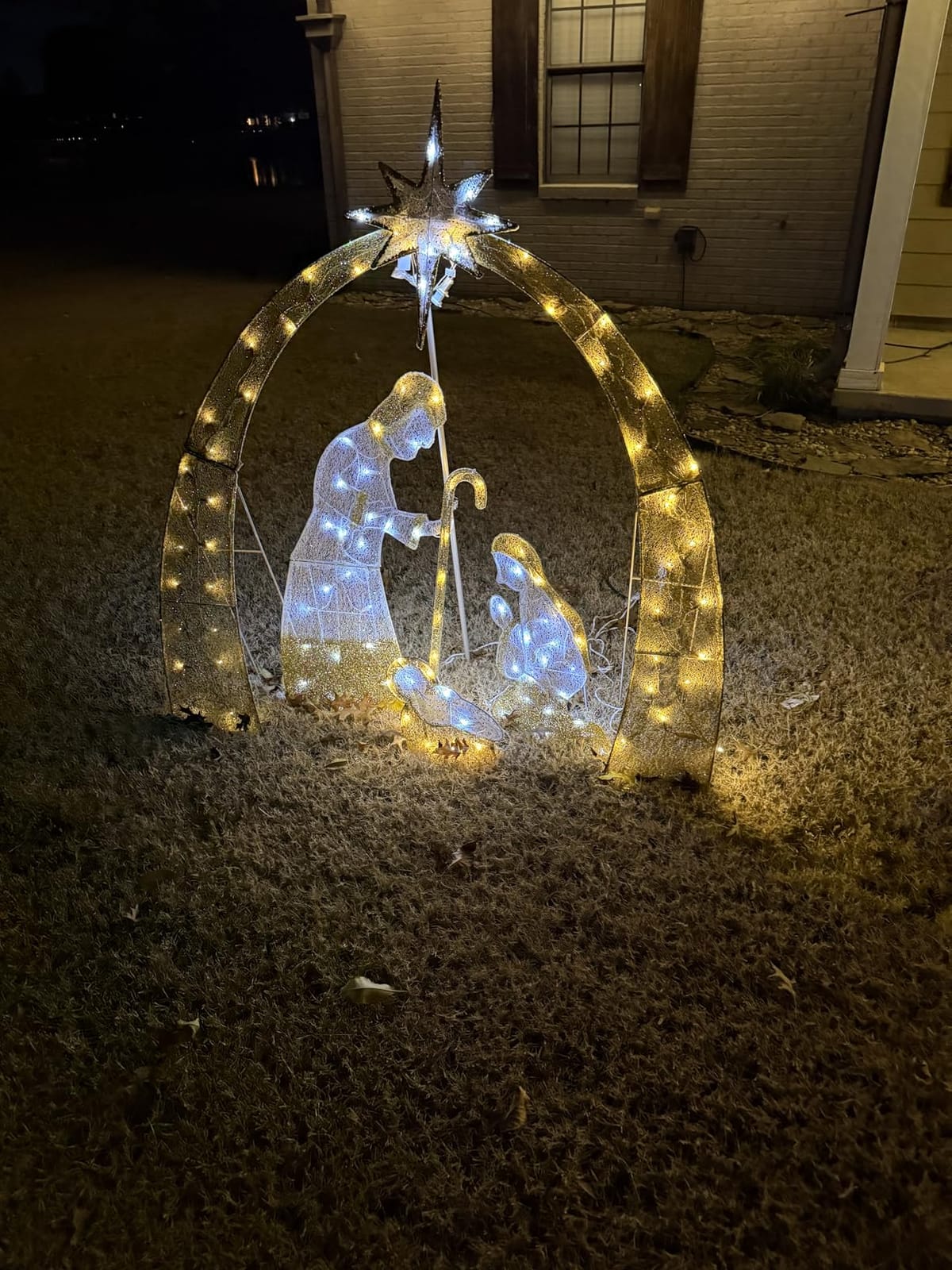 Best Choice Products 6ft Lighted 2D Outdoor Nativity Scene, Christmas Arch Holy Family Yard Decoration w/ 170 LED Lights, Stakes, Zip Ties customer photo 1