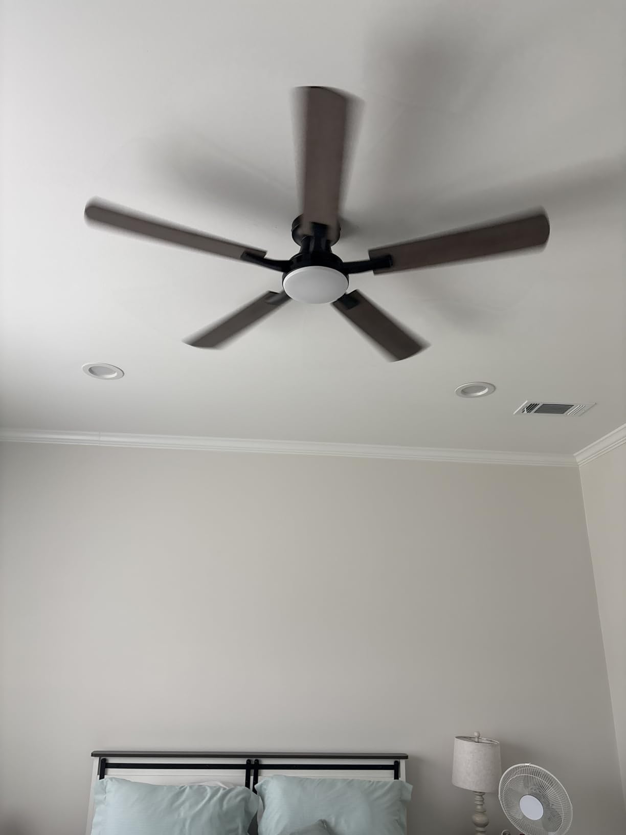 ZMISHIBO 52 Inch Ceiling Fans with Lights, Remote&App Control, Flush Mount | Low Profile, Dimmable 20W LED Light, Quiet Reversible Motor, Strong Airflow, Easy Install for Bedroom/Living Room/Apt, Black customer photo 2