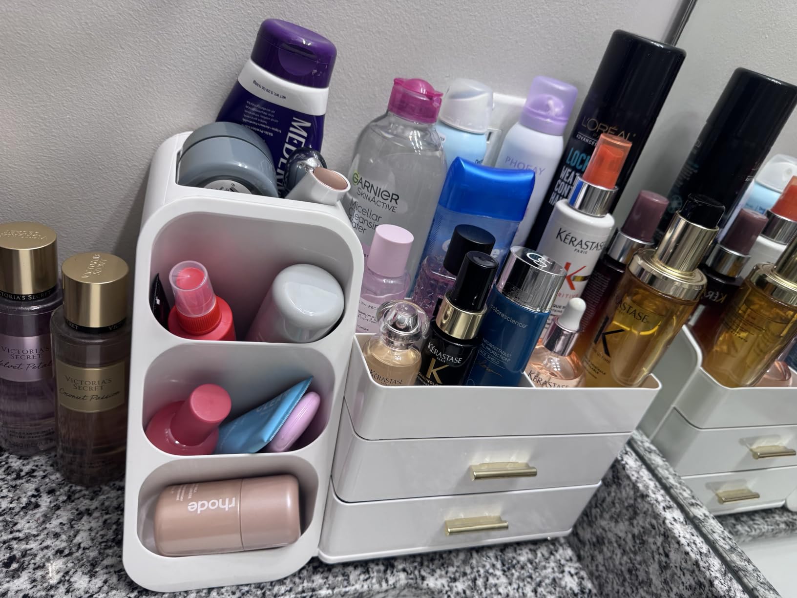HBlife Makeup Organizer with Brush Holder for Vanity, Large Plastic Bathroom Countertop Organizer Skin Care Storage, Easy to Store Lipsticks, Nail Polishes, Perfumes, Eyeshadow Palettes, All White customer photo 1