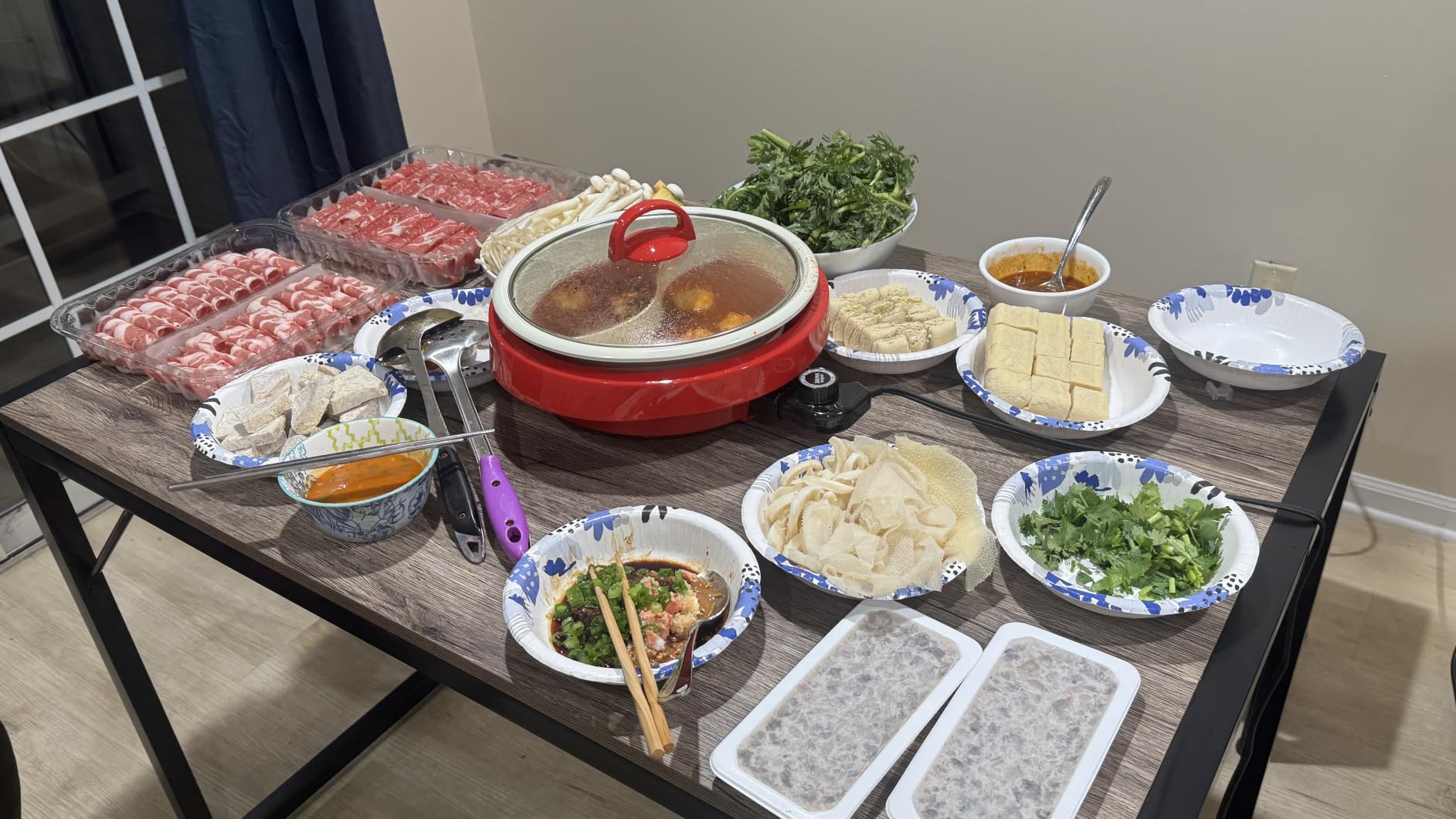 AROMA Divided Electric Shabu Shabu Hot Pot with PFAS-Free Ceramic-Coated Pot (2.5 Quarts) customer photo 1