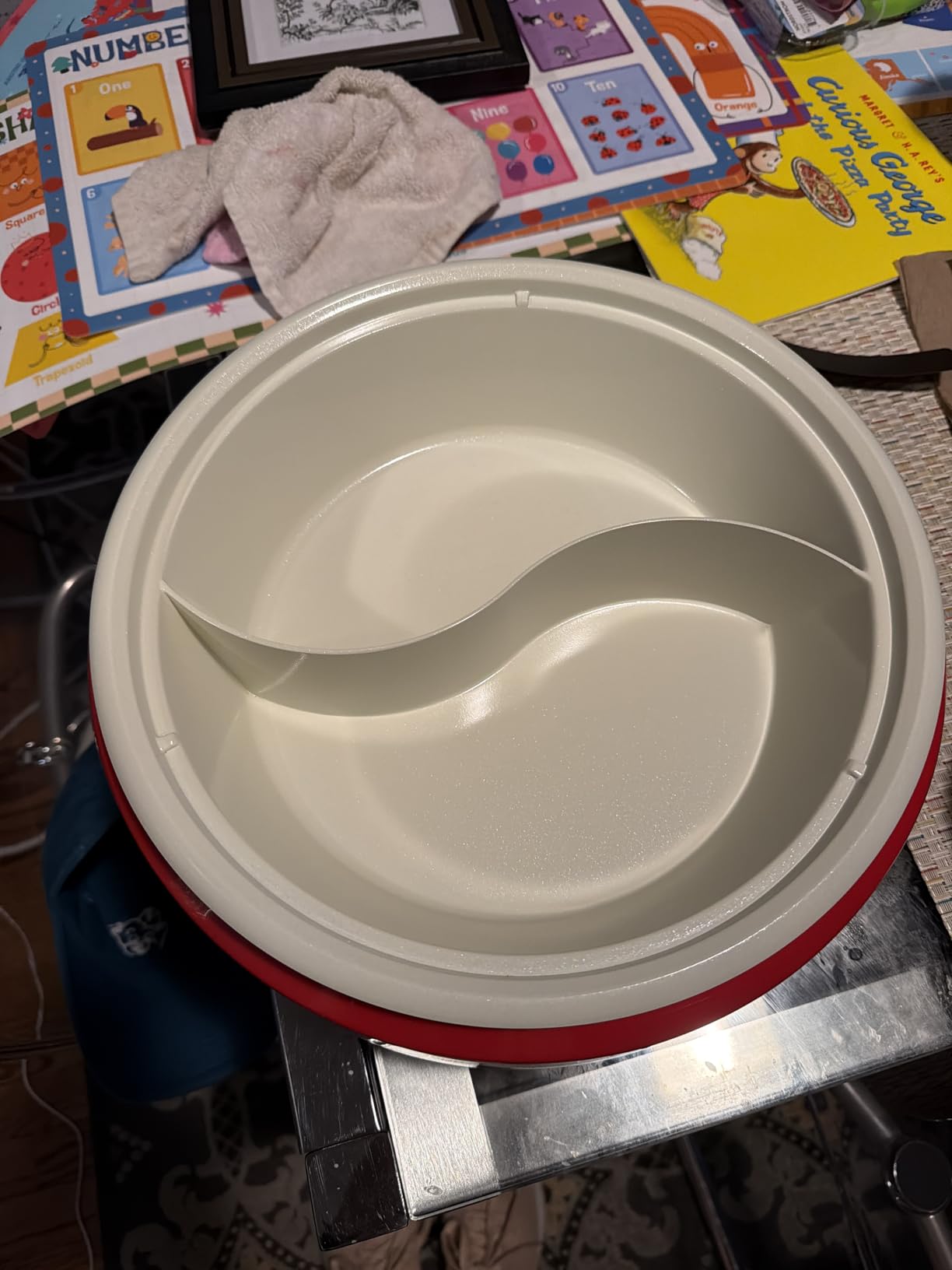 AROMA Divided Electric Shabu Shabu Hot Pot with PFAS-Free Ceramic-Coated Pot (2.5 Quarts) customer photo 2