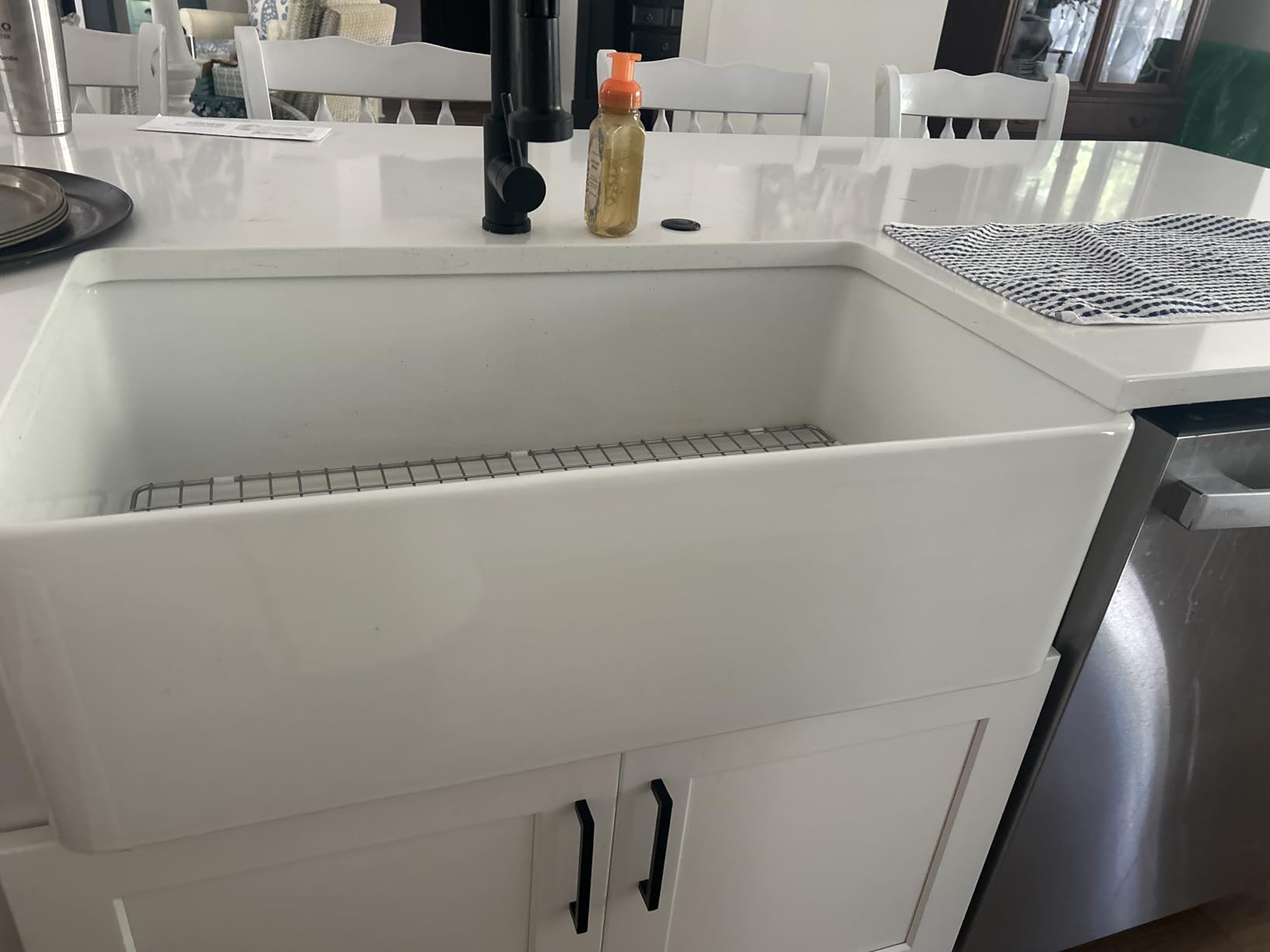 DeerValley Farmhouse Sink 33 Inch White Fireclay Apron Front Farm Sink | Apron Front, Single Bowl, Heavy Duty Deep Drop-in Undermount, Includes Workstation Accessories customer photo 2