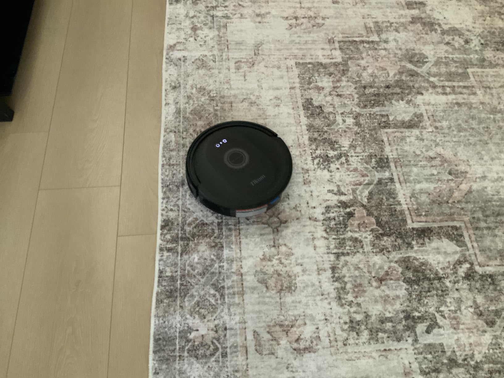 Tikom Robot Vacuum and Mop Combo, 5000Pa Robotic Vacuum Cleaner, 150 Min Max, App & Remote Control, Ideal for Hard Floor, Carpet, Pet Hair, Self-Charge(G8000 Max) customer photo 2
