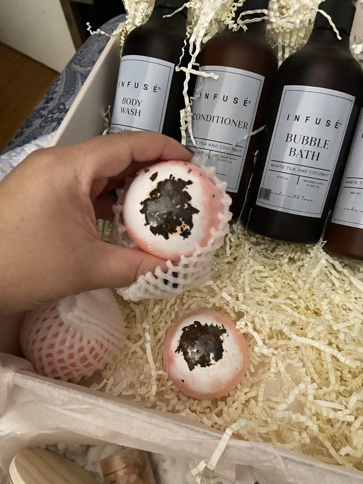 17-Piece Spa Gift Box for Women | Includes Eye Mask, Candle, Robe, Loofa, Bath Bombs, Face Masks, Bubble Bath, Lotion, Body Wash, Shampoo, Conditioner, Bath Salts & Socks | Perfect Gift! customer photo 2