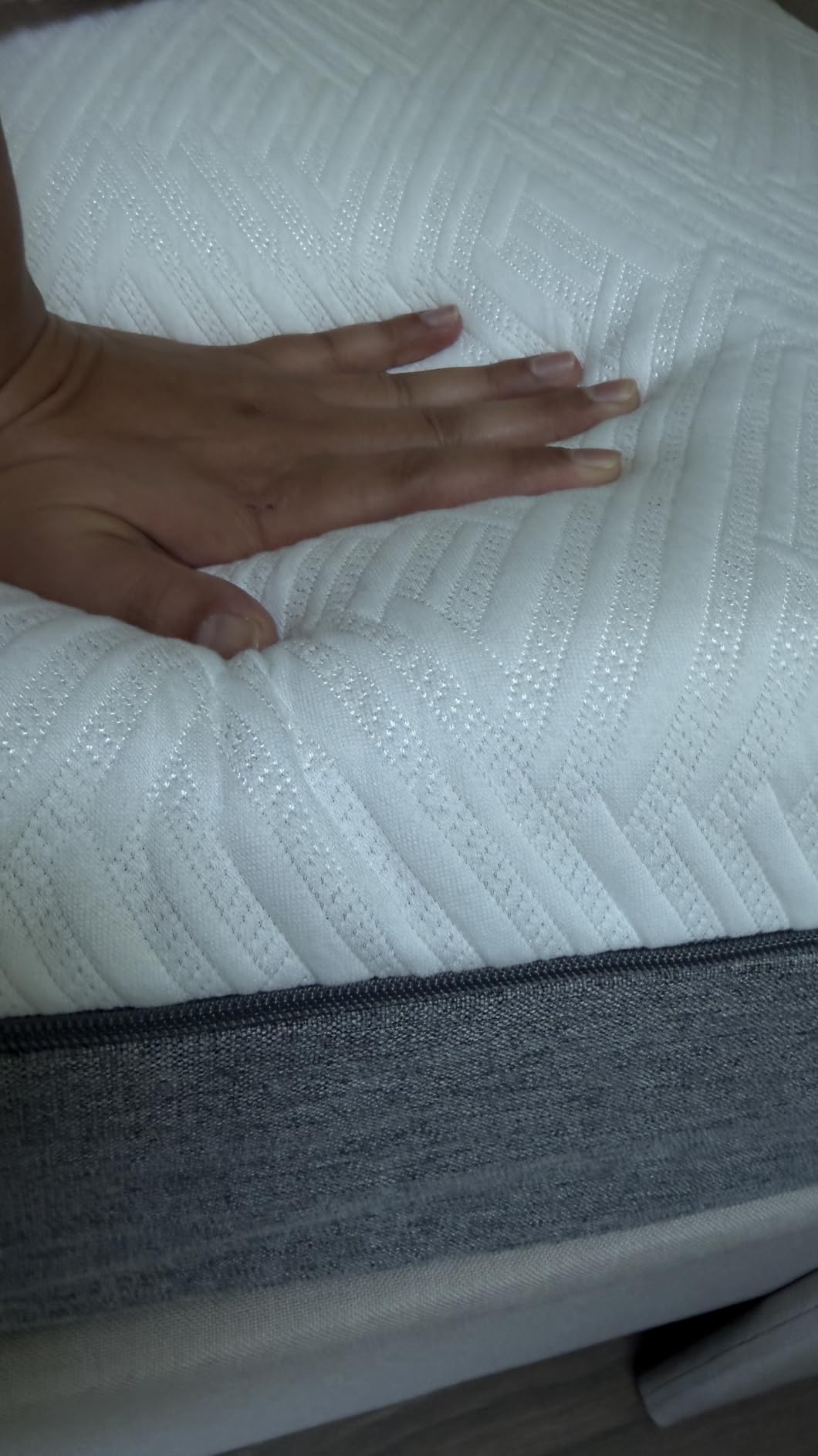 Novilla Bliss Mattress Queen Size, 14 Inch Gel Queen Memory Foam Mattress | Cooling Comfort & Pressure Relieving, Target Zoned Support for Back Pain Relief, CertiPUR US Certified Foams customer photo 2