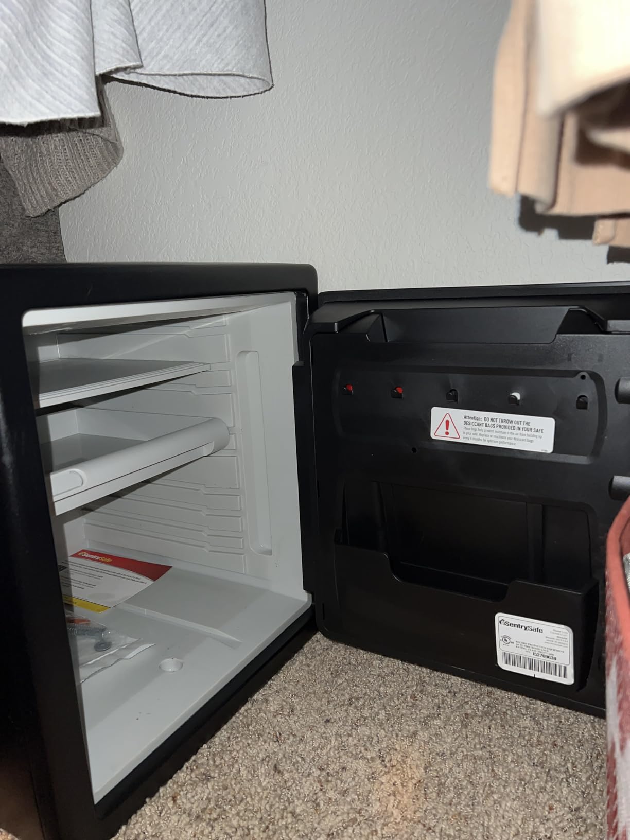 Master Lock Black Premium Fireproof and Waterproof Safe with Combination Dial, 1.23 cu-ft, STW123DUB customer photo 1