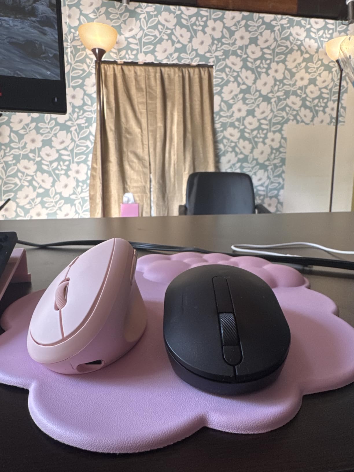 TECKNET Ergonomic Mouse, Bluetooth Wireless Vertical Mouse, Rechargeable Battery, Quiet Clicks, 4800 DPI Adjustable, BT5.0/3.0 & 2.4G Connect, Easy to use, Wide Compatibility - Black customer photo 1