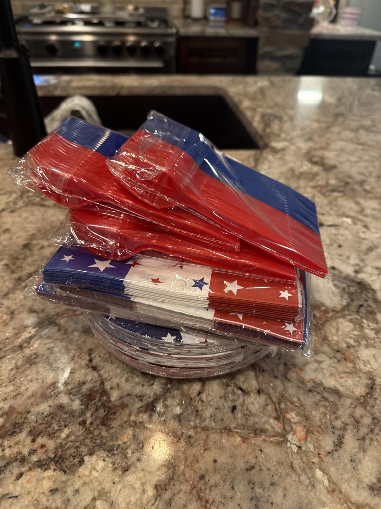 72Pcs Patriotic Plates and Napkins, Red White and Blue Star Paper Plates and Napkins with Forks Disposable Tableware Set for 4th of July, Veterans Day, Independence Day Decoration customer photo 2