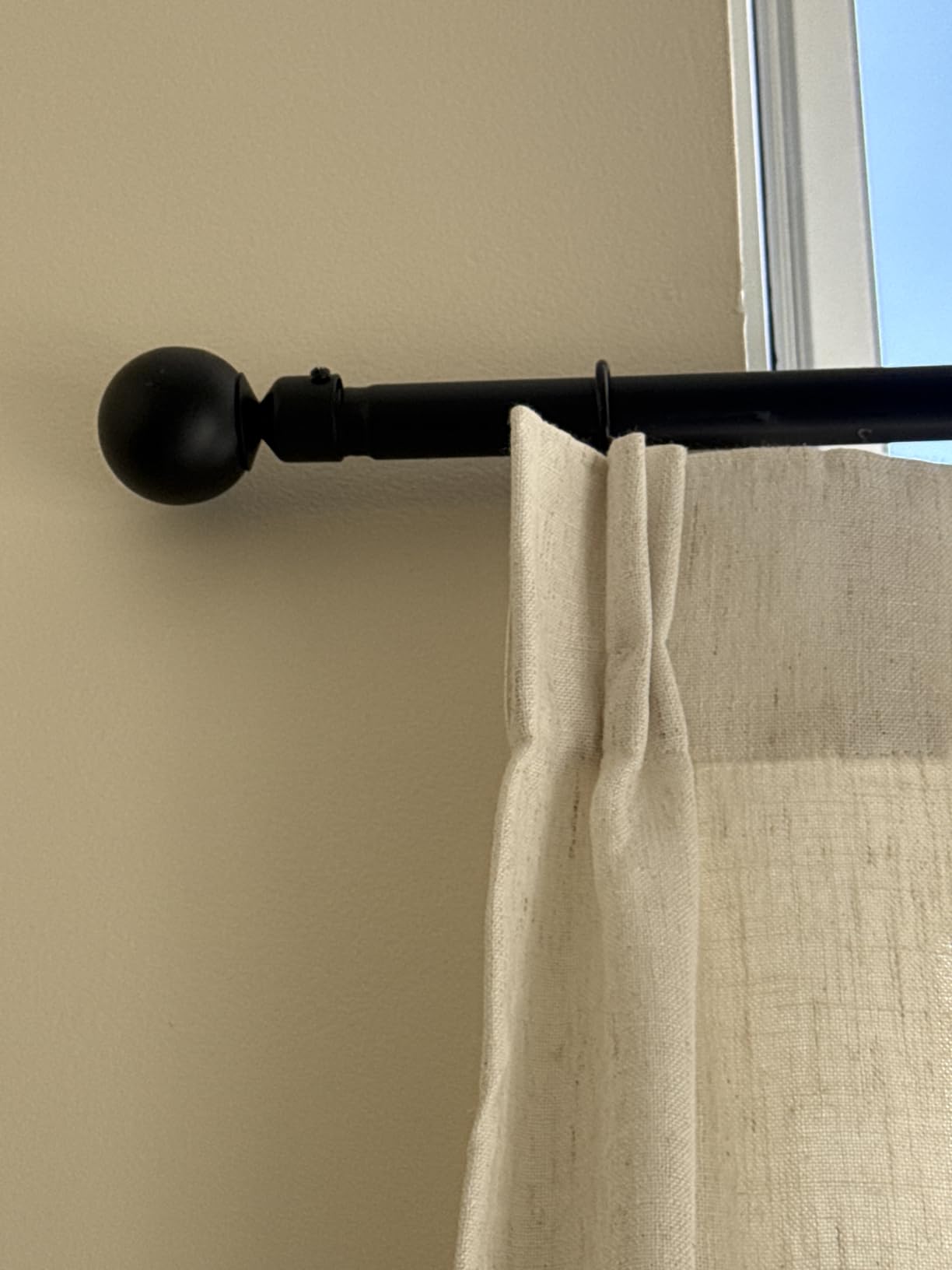 Byondeth Latest Curtain Rods for Windows 28 to 120 Inches Length Adjustable 1 Inch Diameter Window Heavy Duty Curtain Rod with Aluminium Finials Set for Outdoor, Farmhouse, Bedroom, Living Room, Black customer photo 1