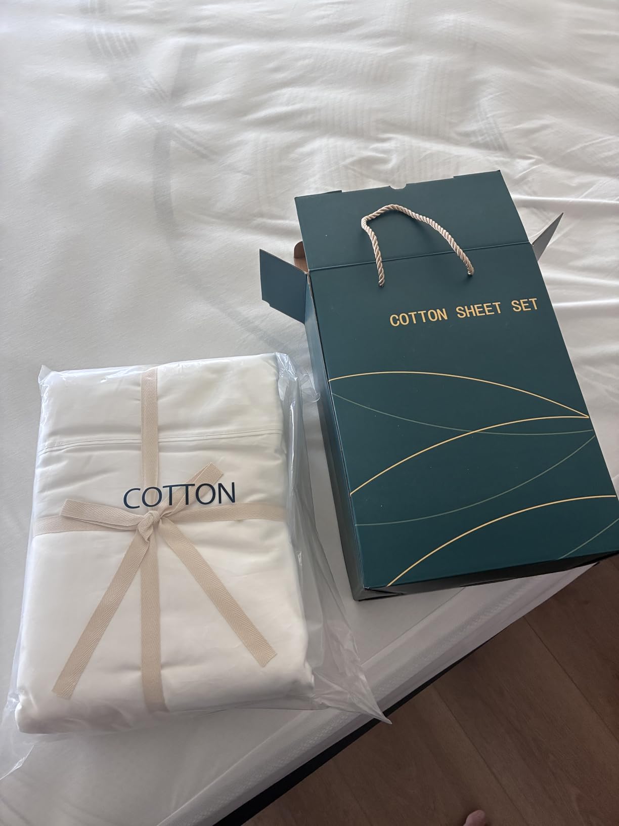 SONORO KATE 1000 Series 100% Egyptian Cotton Queen Sheets, Extra Deep Pocket | 18-24 Inch Extra Deep Pocket, Soft & Breathable, 5-Star Hotel Sateen Bed Sheets, All Season, 4pc, White customer photo 1